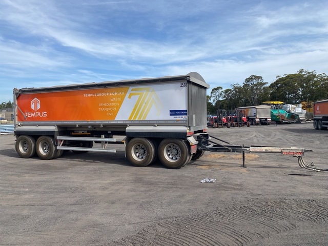 2024 Borcat 8 m Quad Dog Tipping Trailer