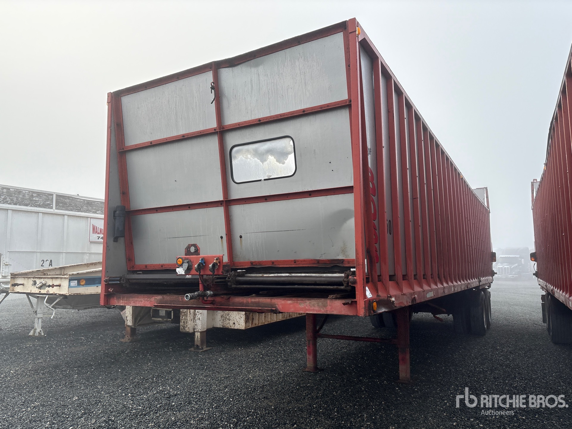 General Appearance with Bild, Ecke vorne links