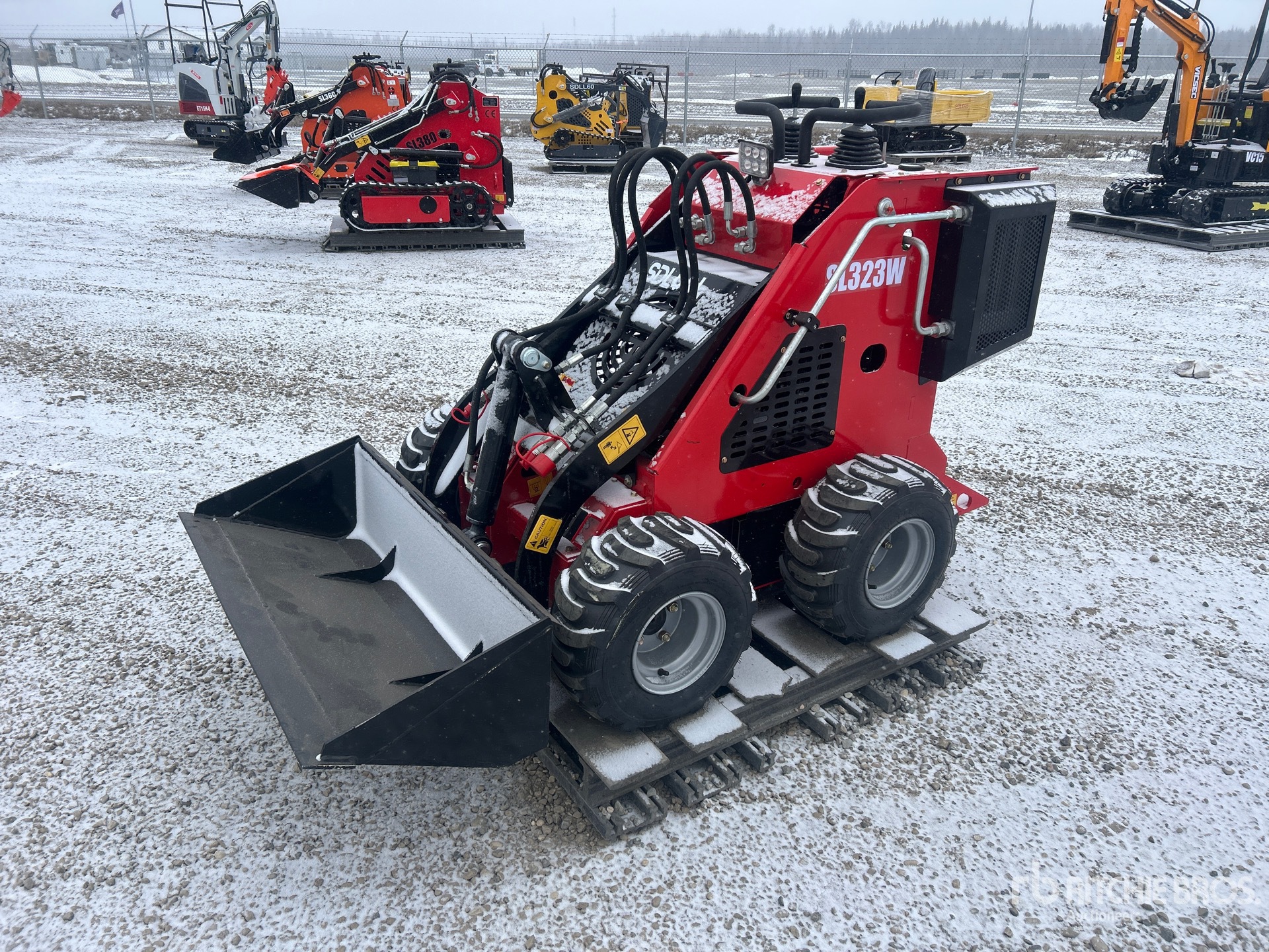 General Appearance with Foto, angolo anteriore sinistro