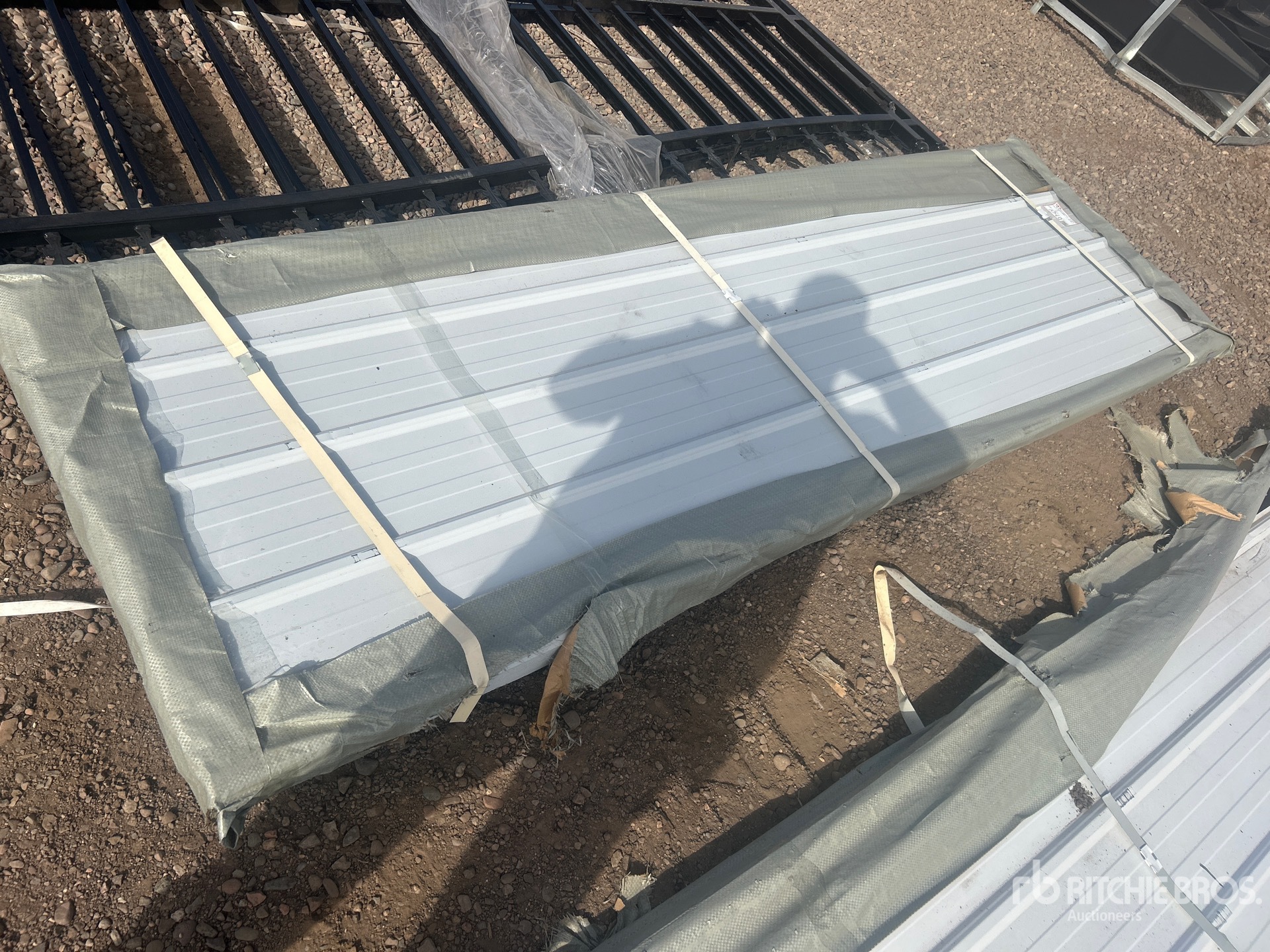 General Appearance with Bild, Ecke vorne rechts