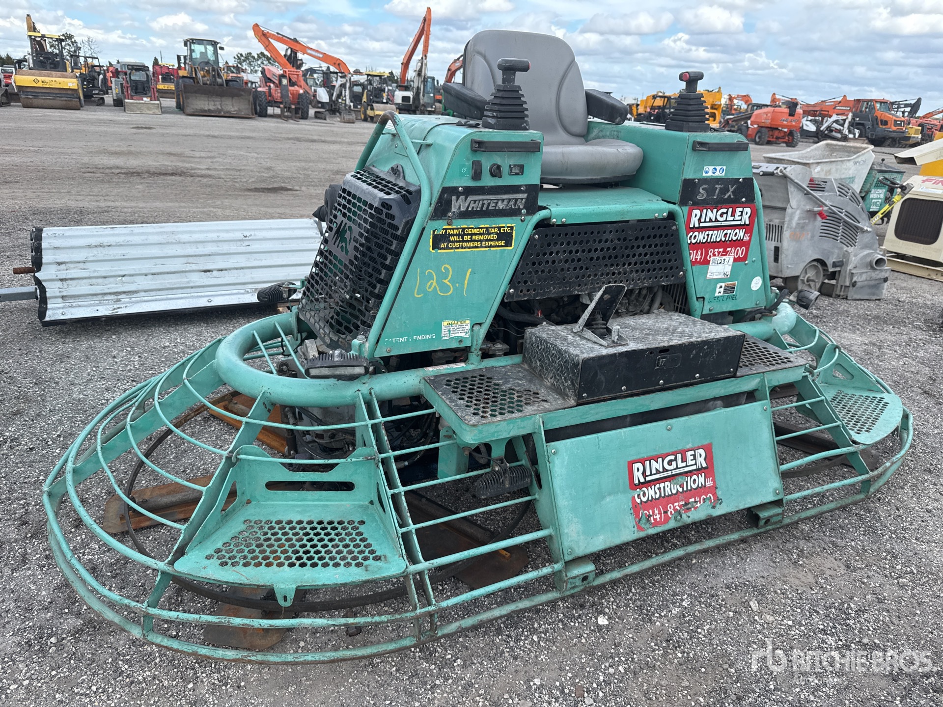 General Appearance with Bild, Ecke vorne links