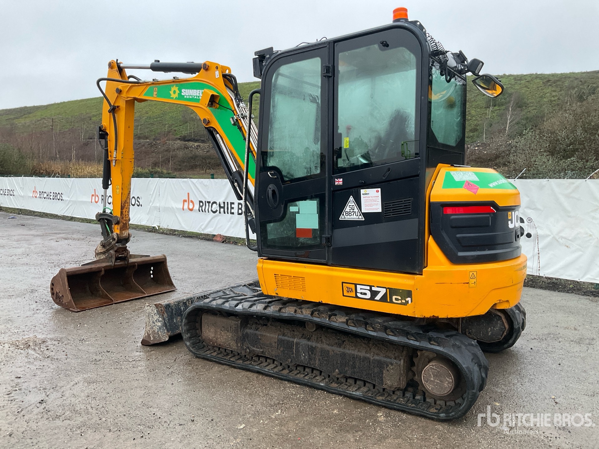 General Appearance with Foto, angolo posteriore sinistro