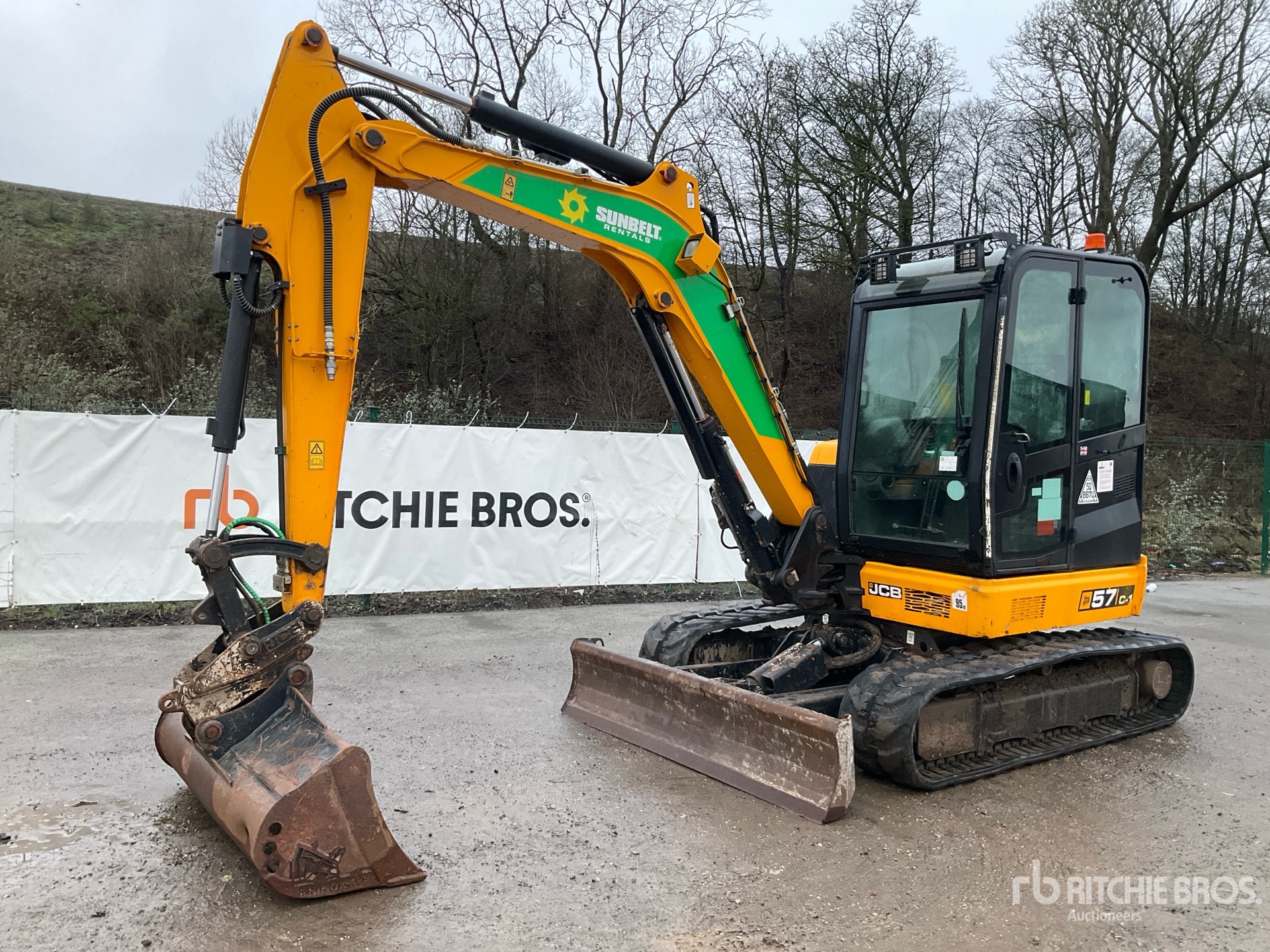 General Appearance with Foto, angolo anteriore sinistro