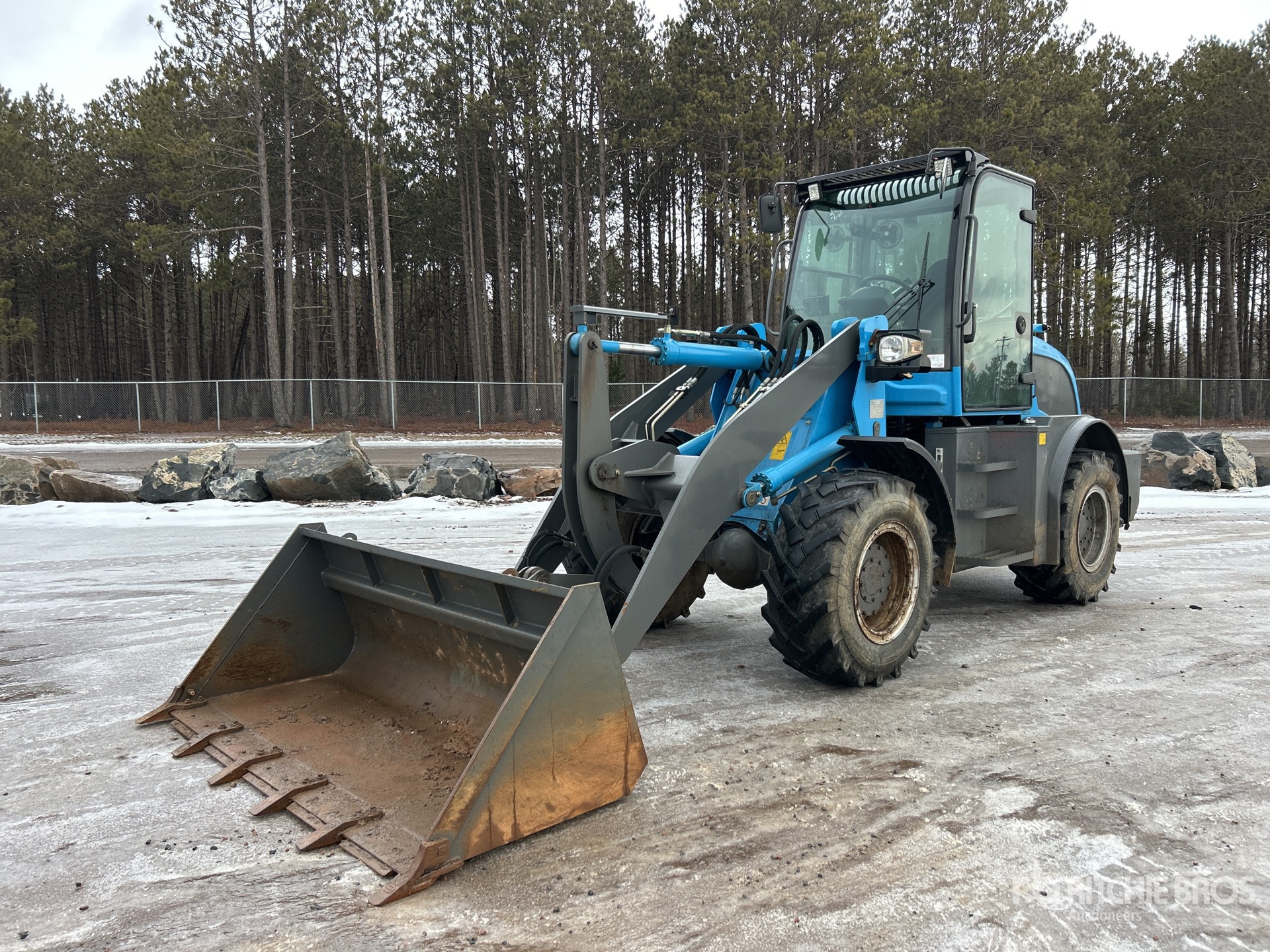 General Appearance with Featured Photo