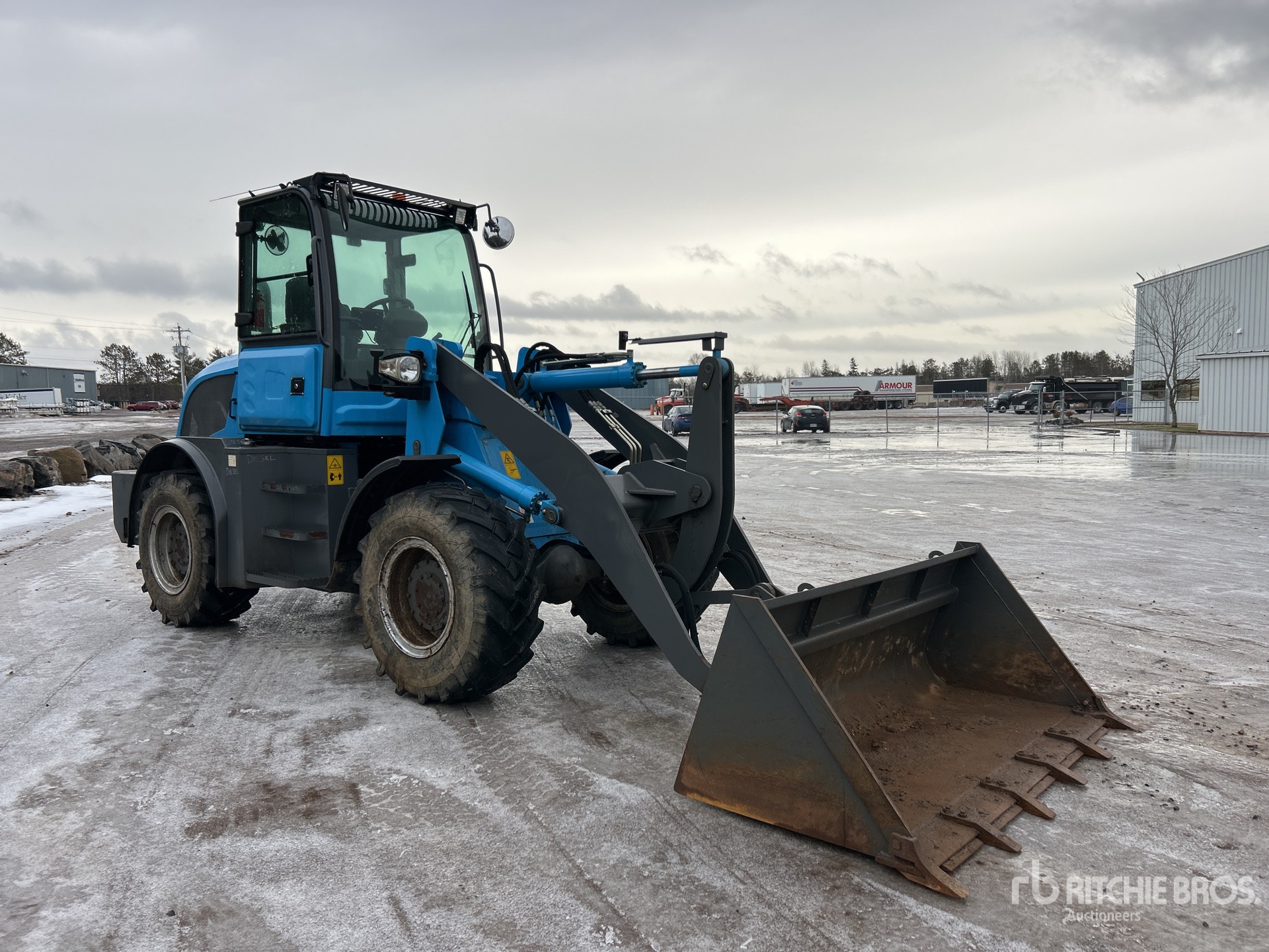 General Appearance with Picture, Right Front Corner