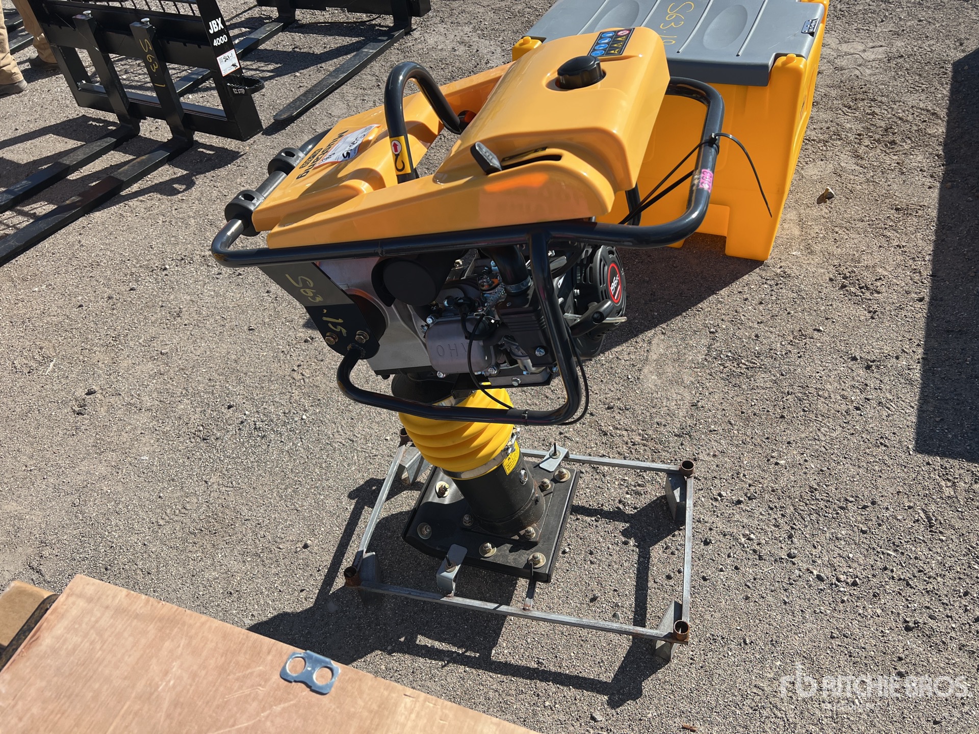 General Appearance with Picture, Right Front Corner