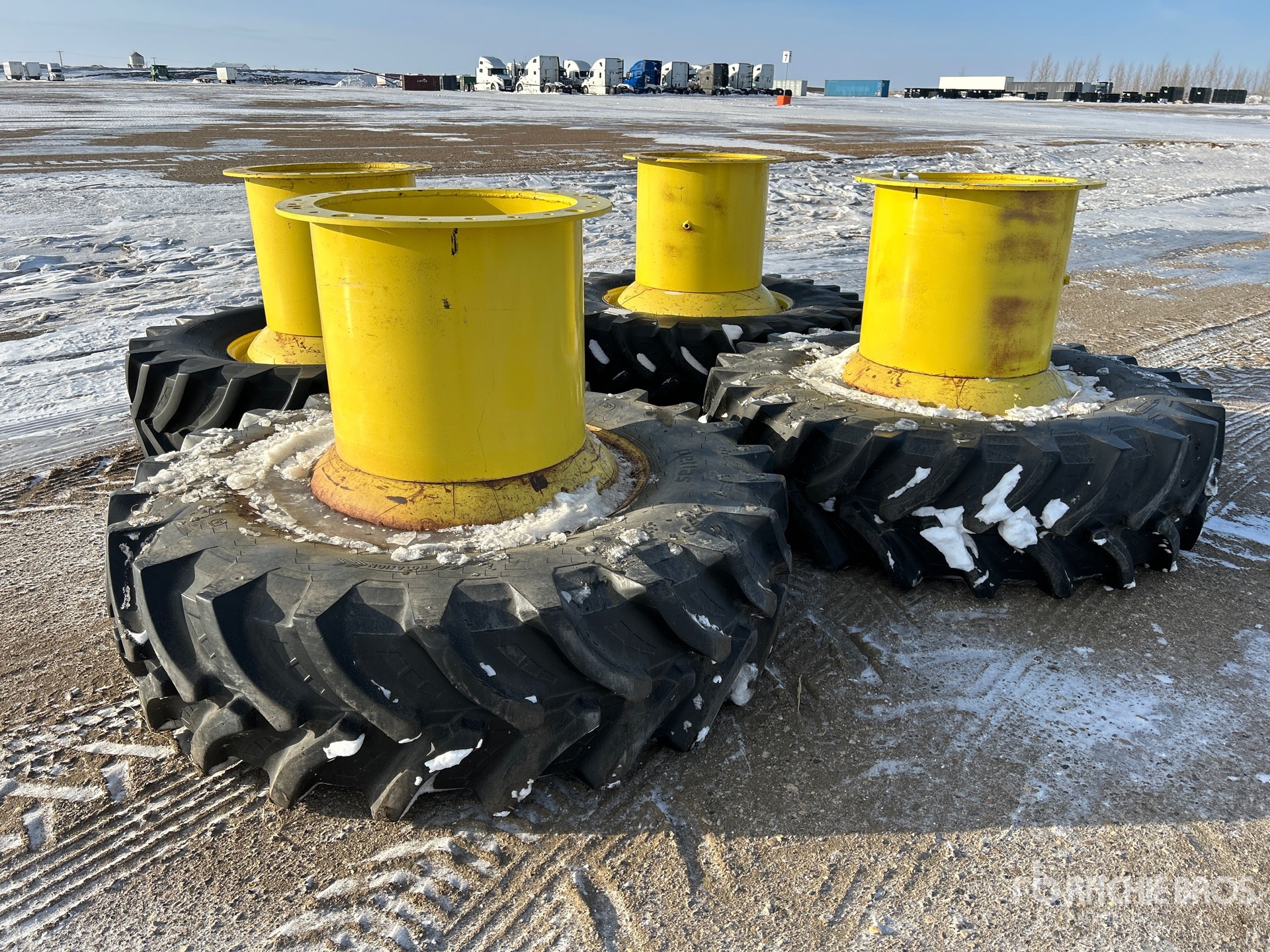 General Appearance with Foto, angolo anteriore sinistro