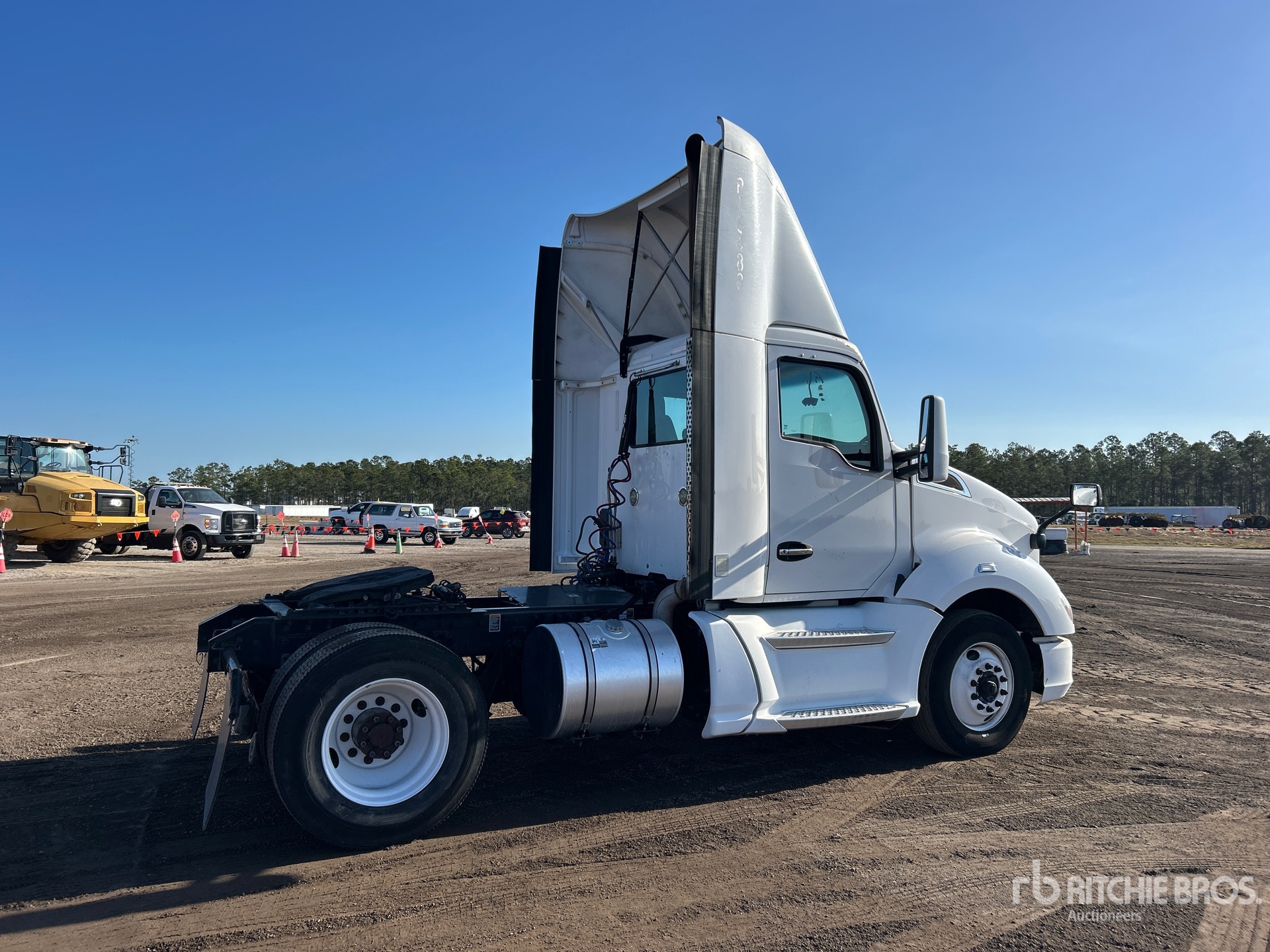 General Appearance with Foto, angolo anteriore sinistro