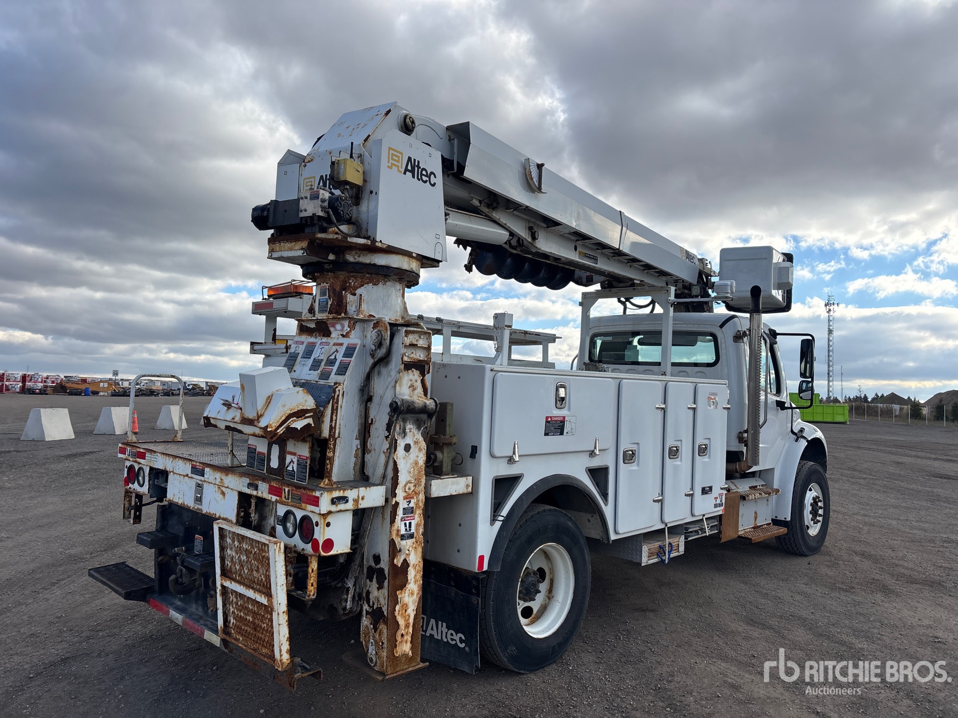 General Appearance with Foto, angolo anteriore sinistro