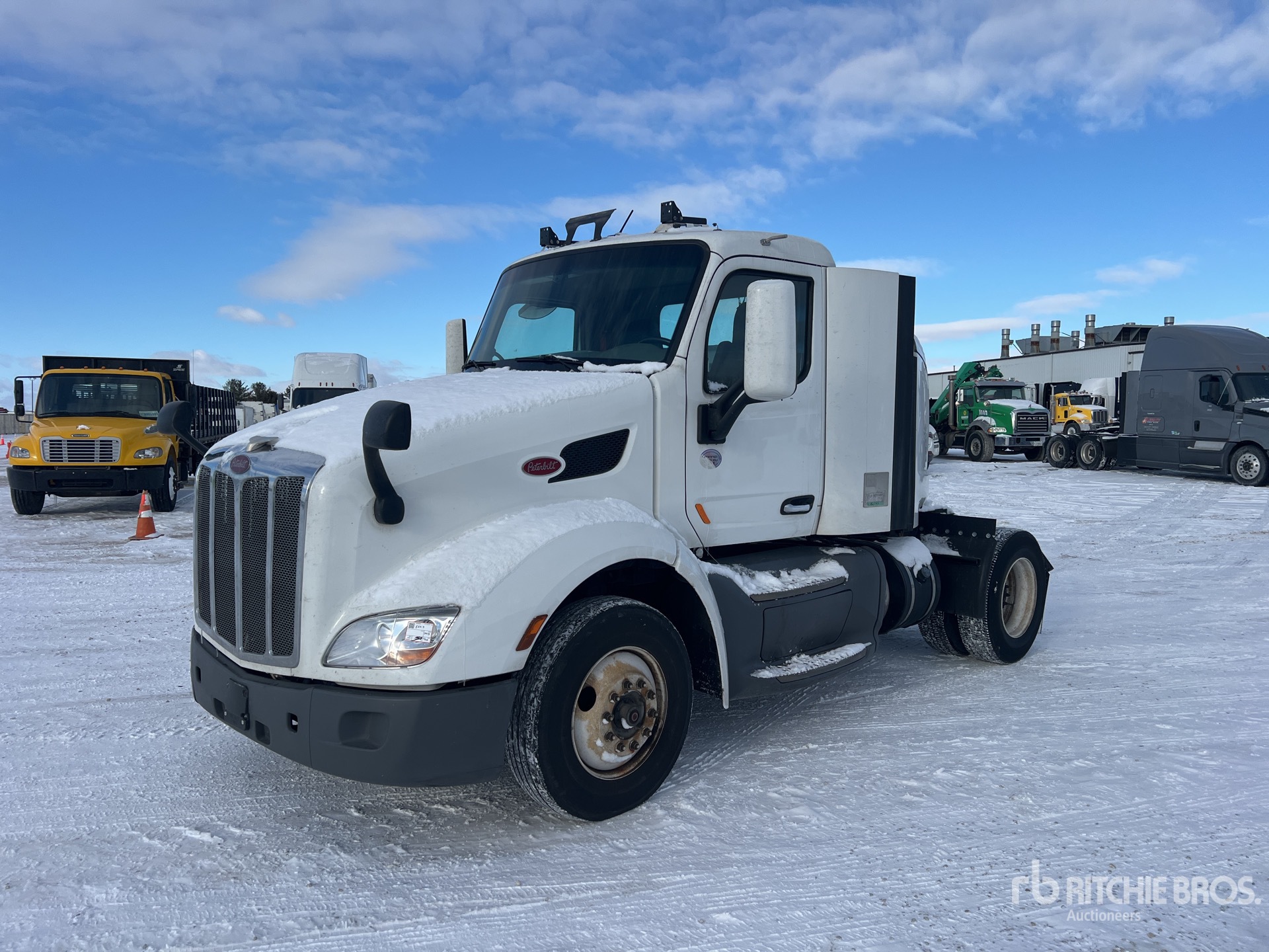 General Appearance with Foto, angolo anteriore sinistro