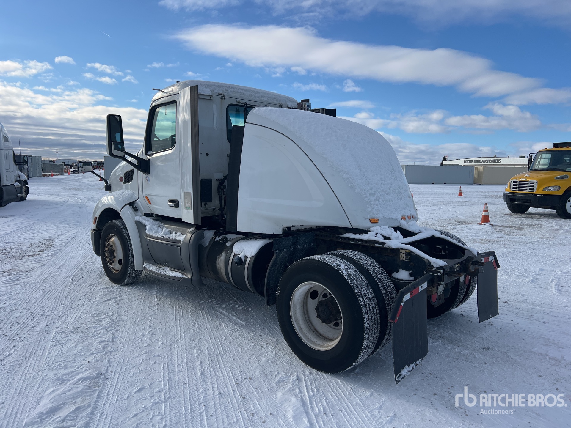 General Appearance with Foto, angolo posteriore sinistro