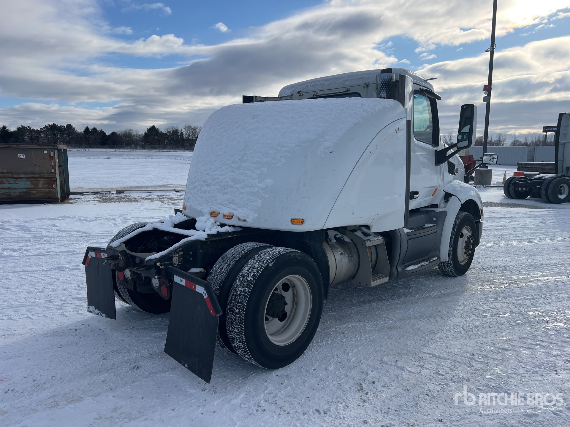 General Appearance with Foto, angolo anteriore sinistro