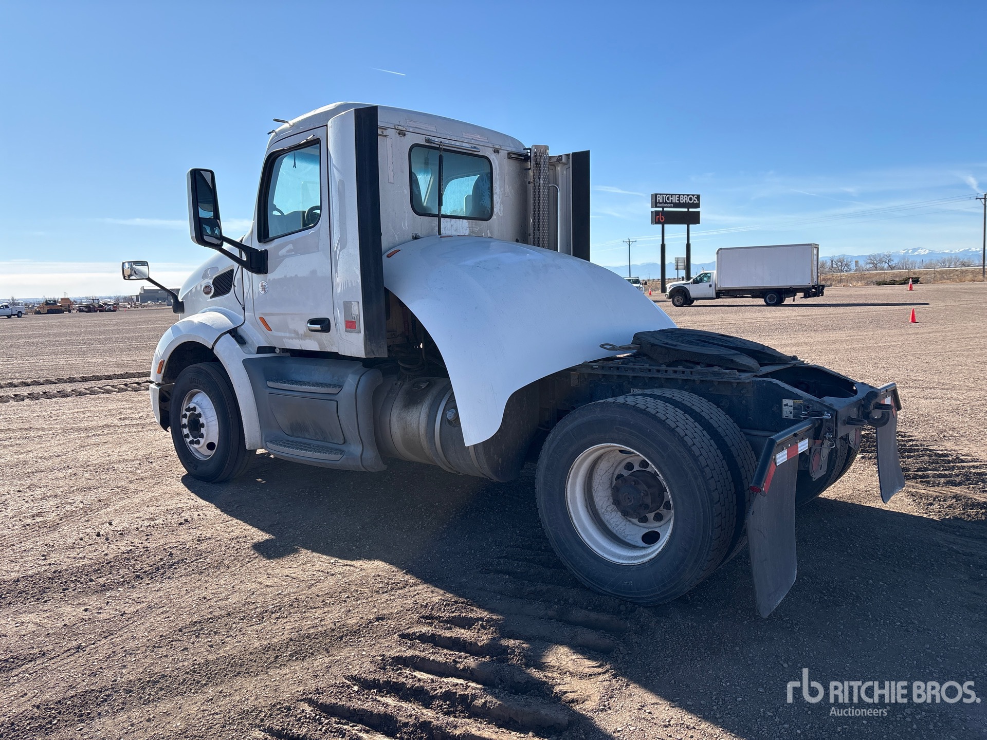 General Appearance with Bild, Ecke hinten links