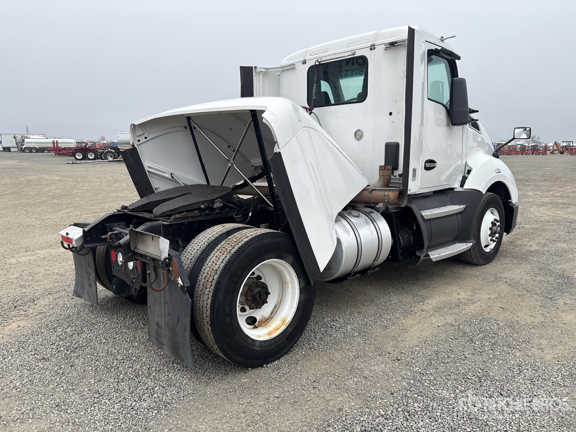 General Appearance with Foto, angolo anteriore sinistro