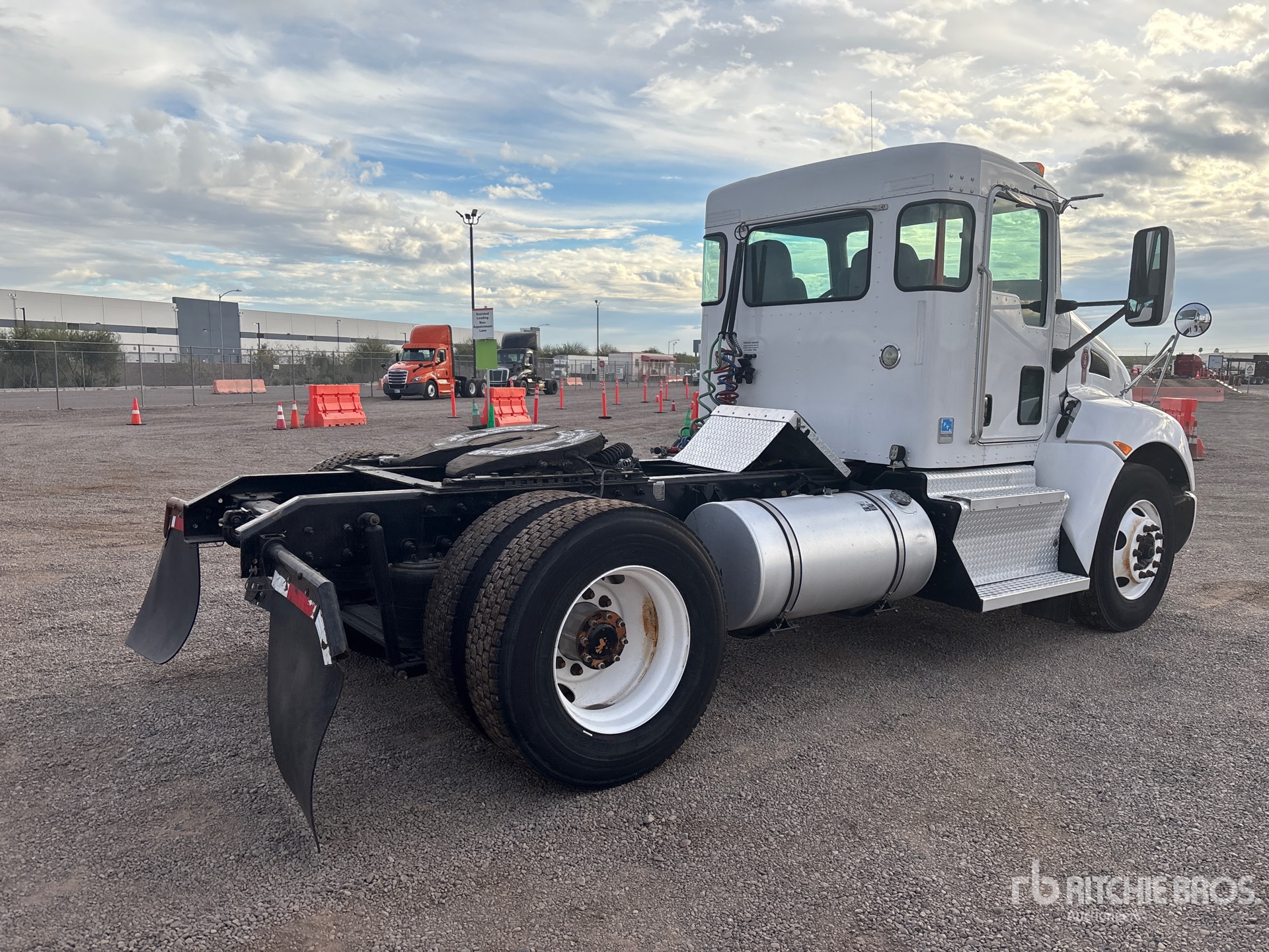 General Appearance with Imagen: esquina trasera derecha