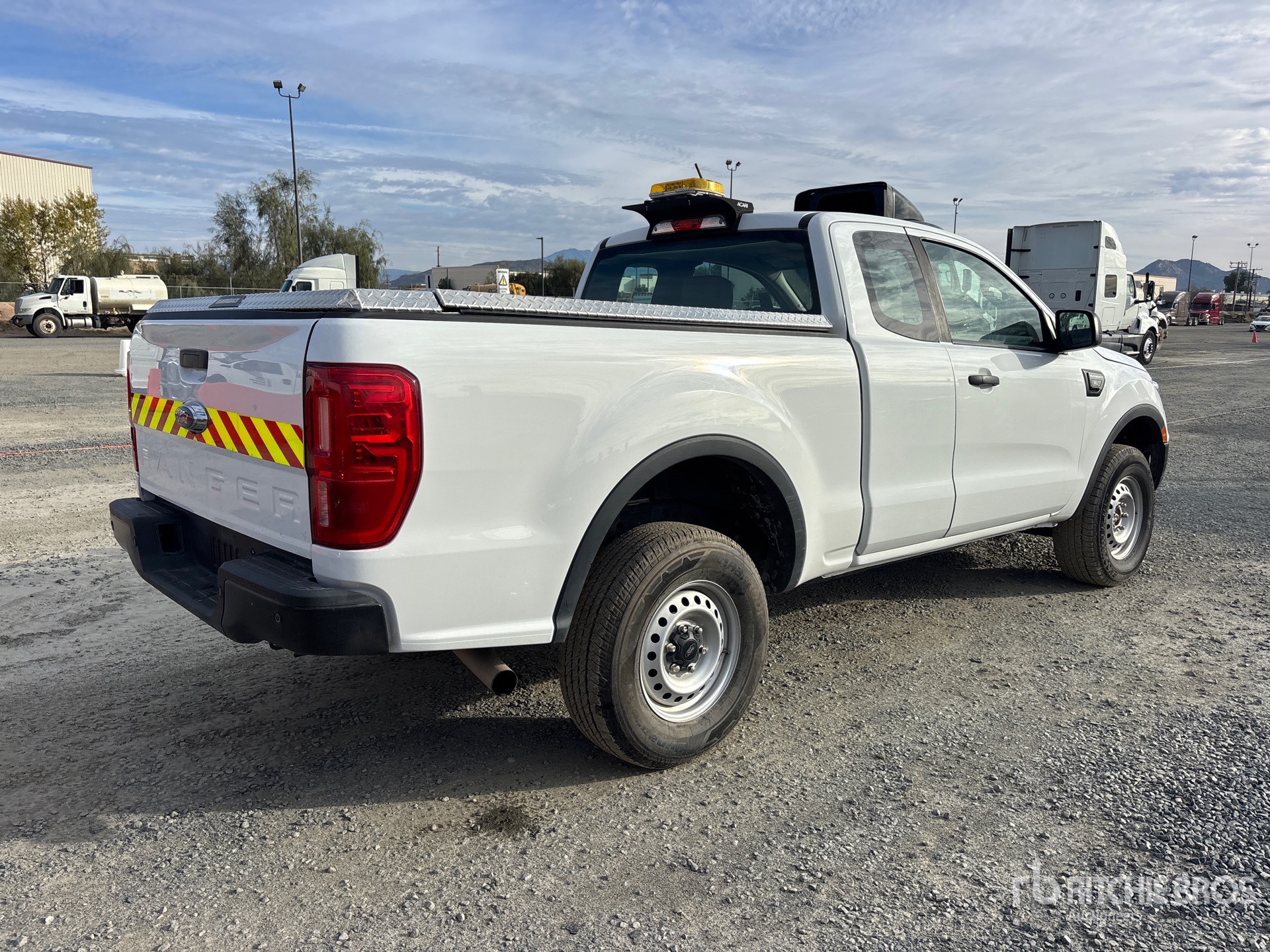 Aspect général with Image, coin arrière droit