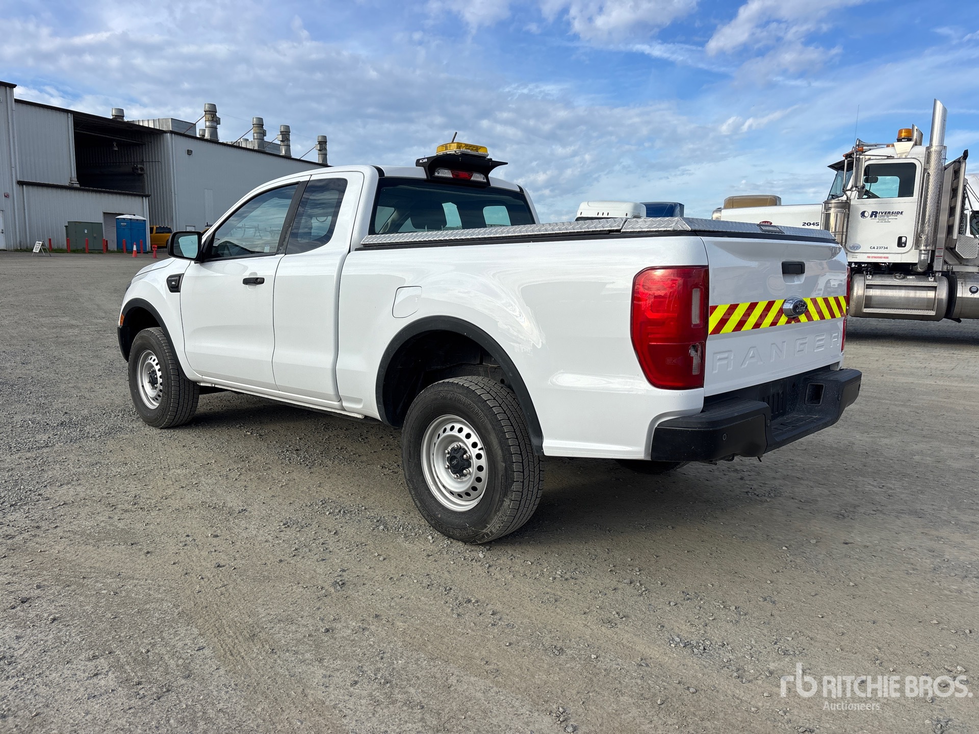 Aspect général with Image, coin arrière gauche