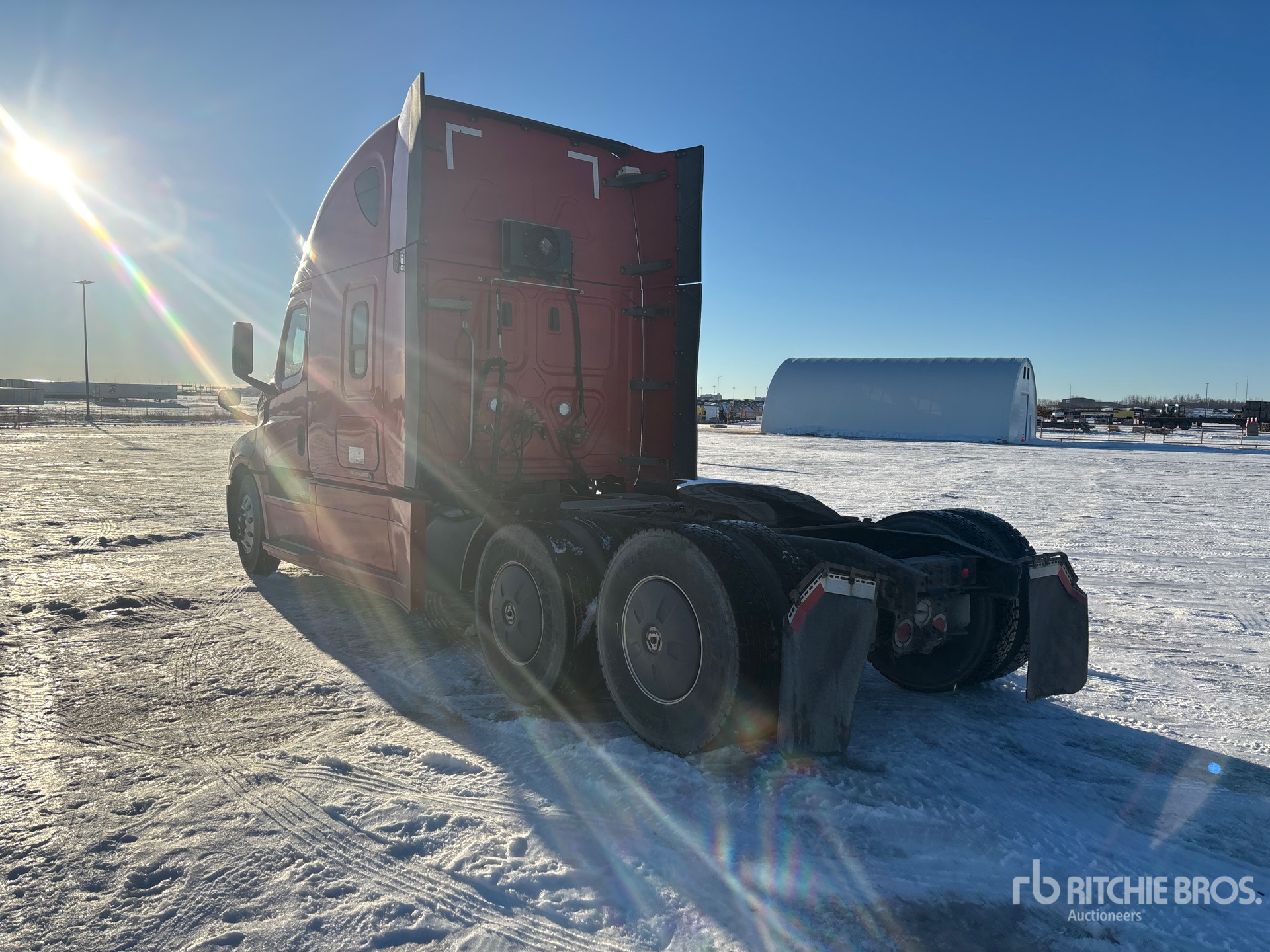 General Appearance with Foto, angolo posteriore sinistro