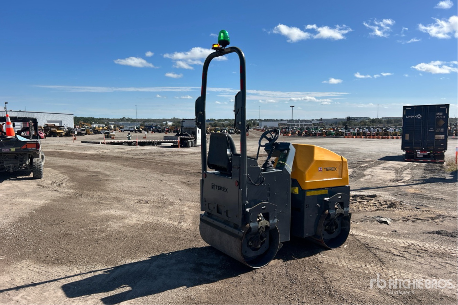 General Appearance with Foto, angolo anteriore sinistro