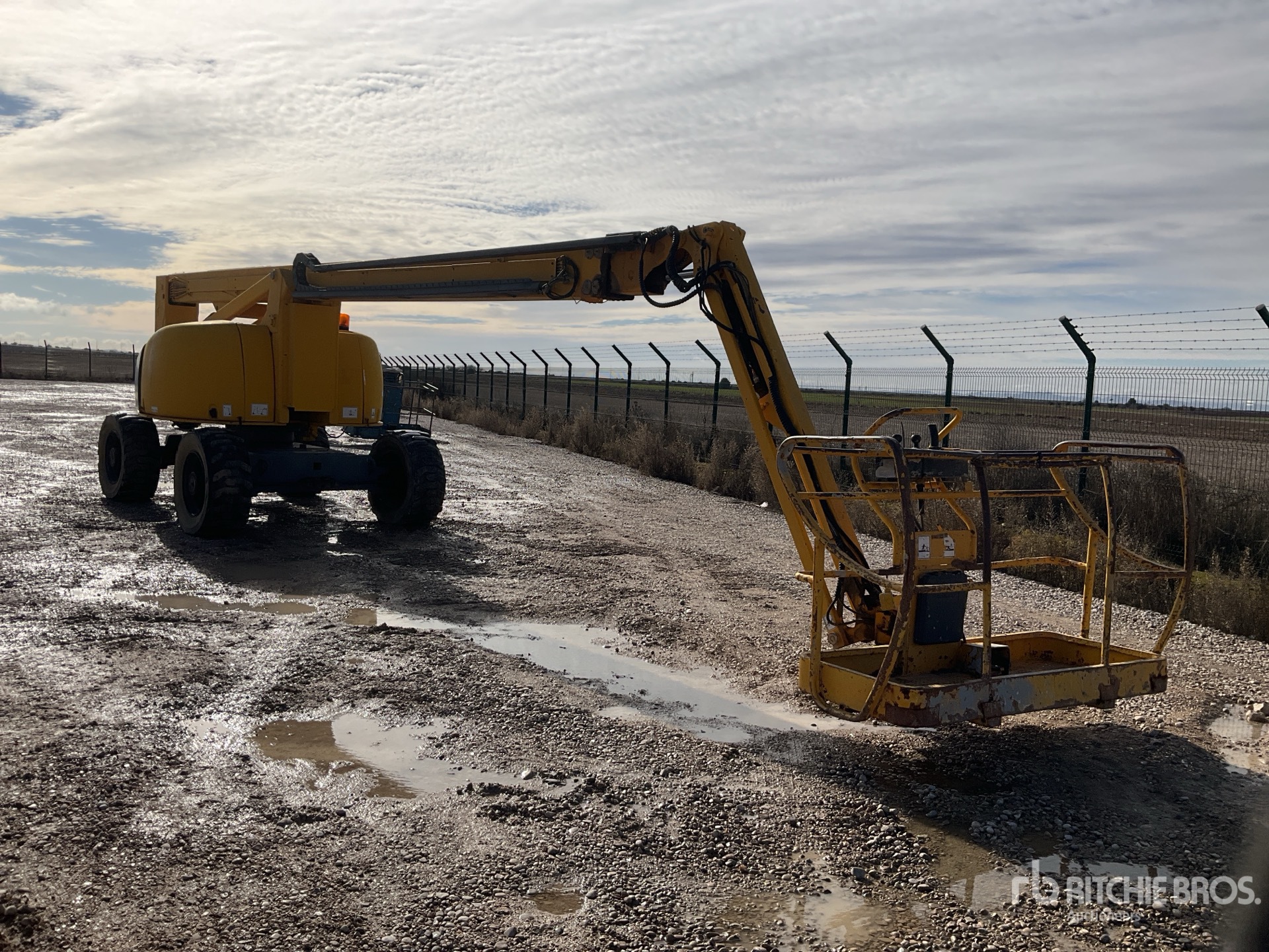 General Appearance with Foto, angolo posteriore sinistro