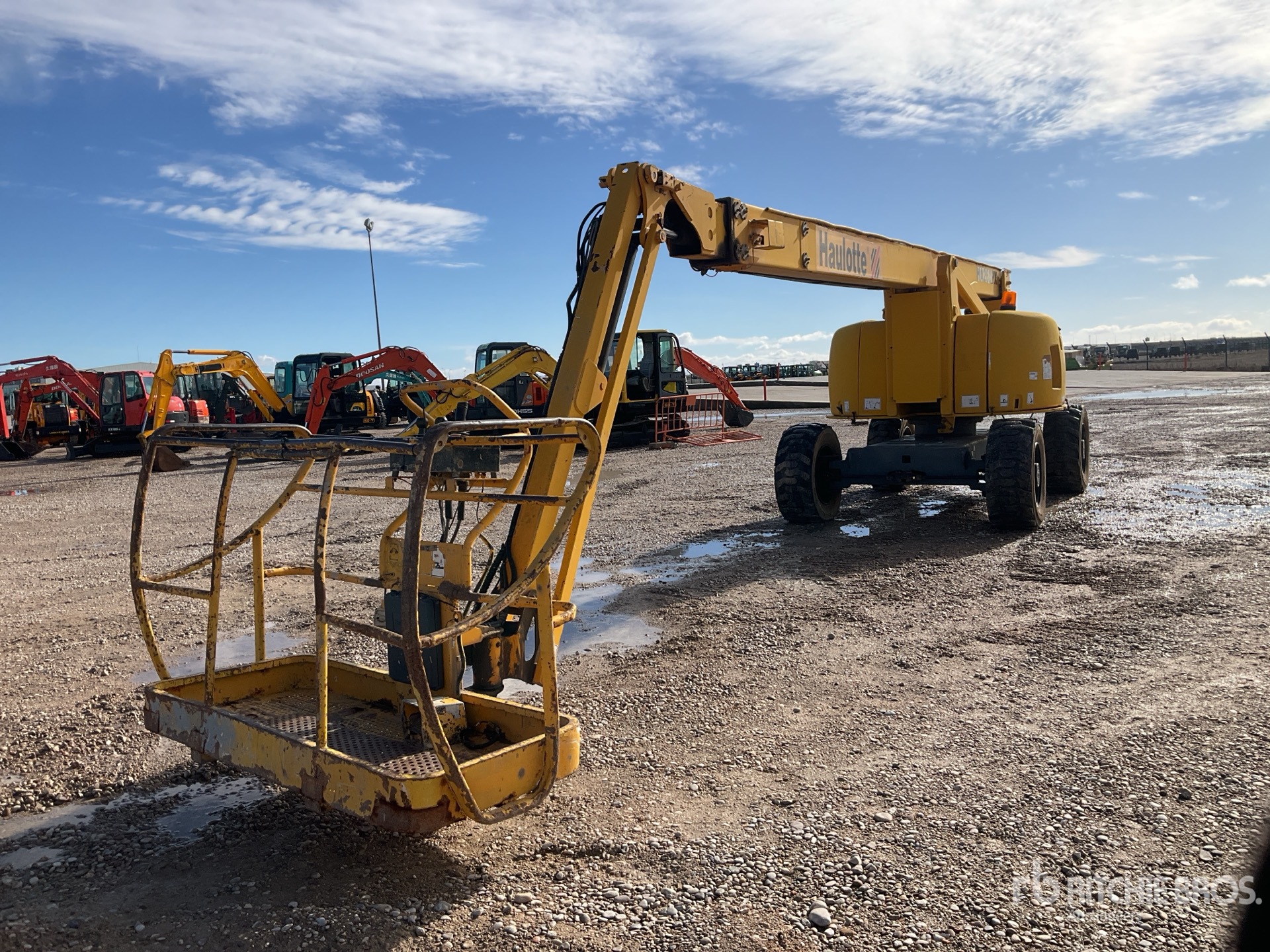 General Appearance with Foto, angolo anteriore sinistro