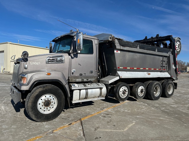 2016 Western Star 4700SF 12x4 Quad/A Dump Truck