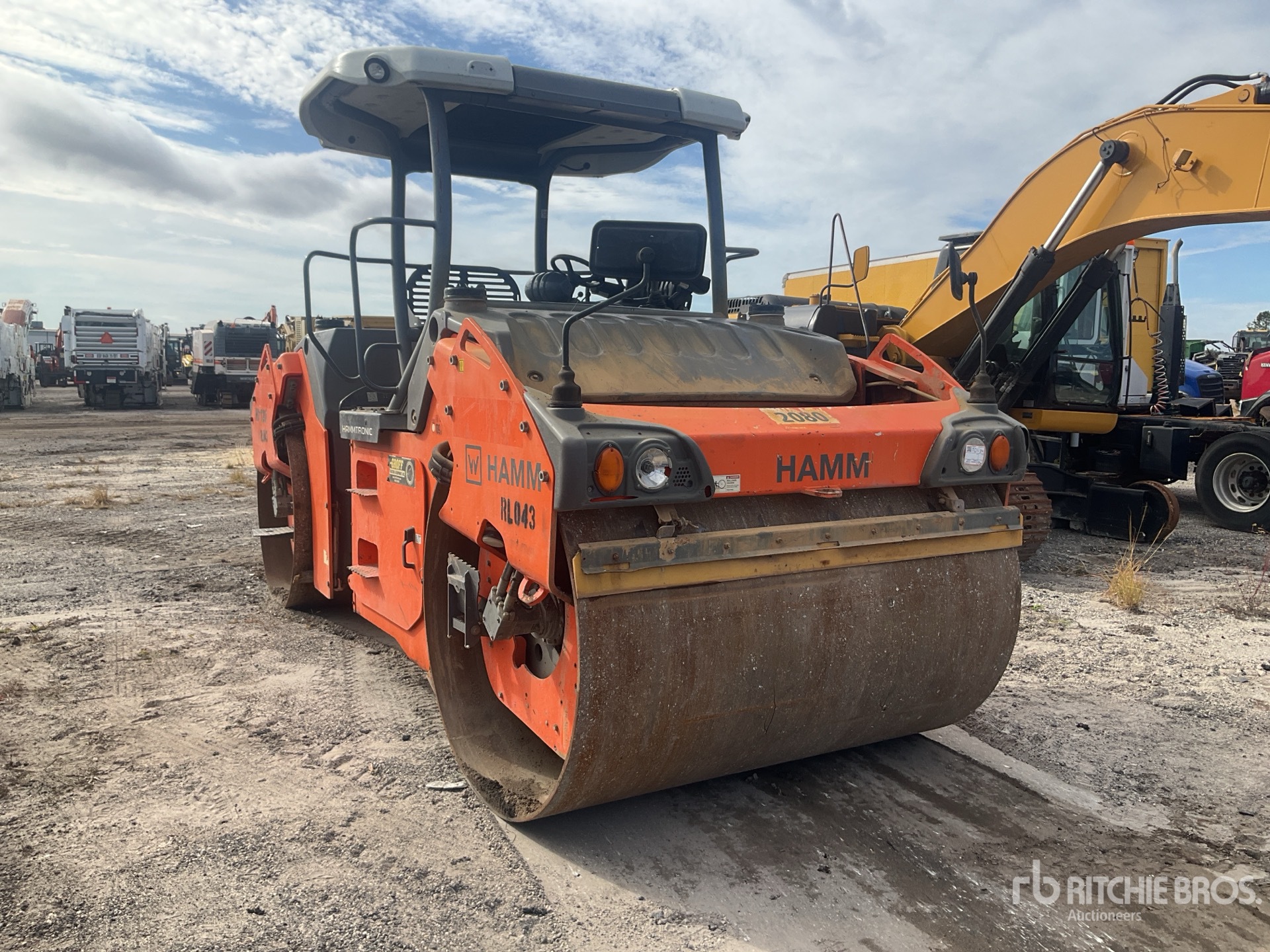 General Appearance with Foto, angolo anteriore destro