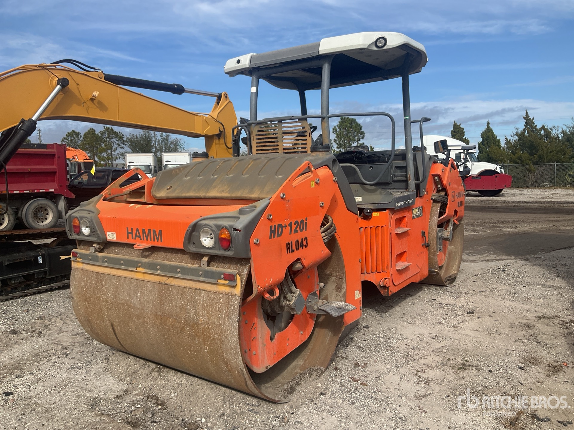 General Appearance with Foto, angolo anteriore sinistro