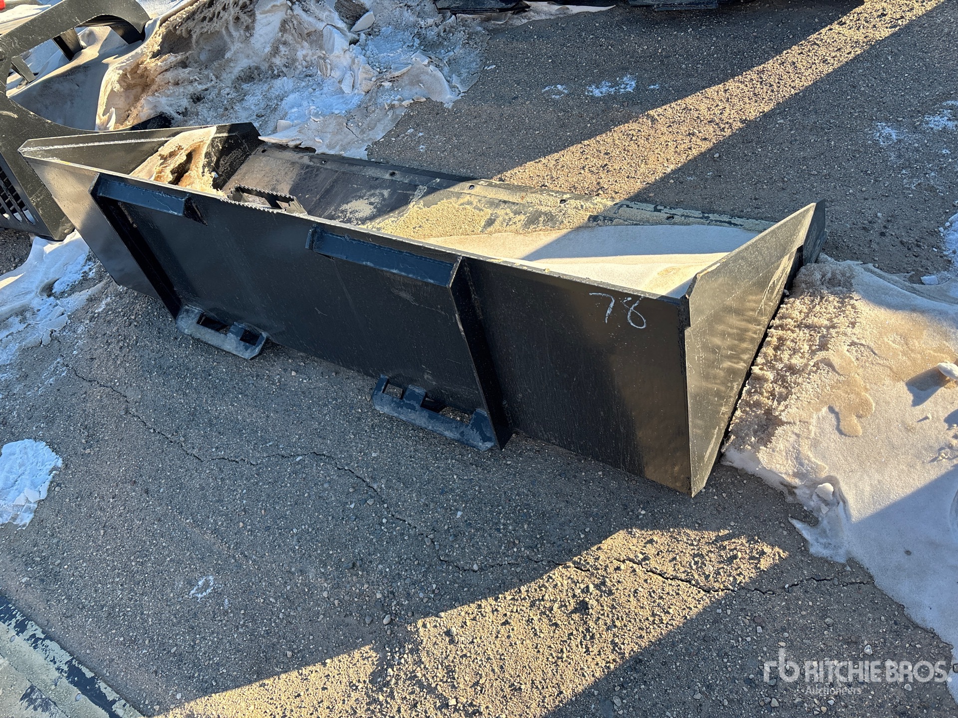 Aspect général with Image, coin arrière droit