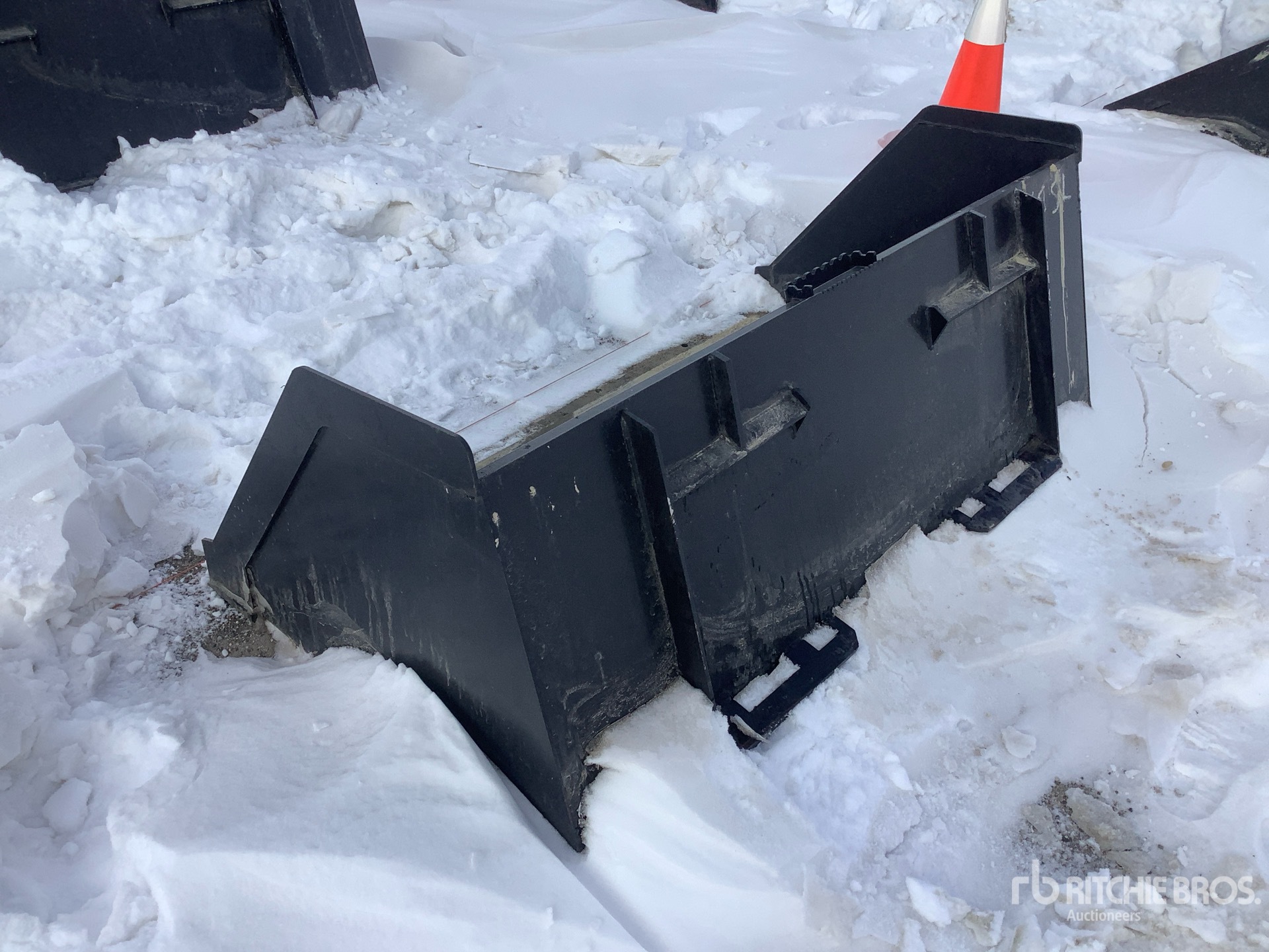 General Appearance with Bild, Ecke hinten links