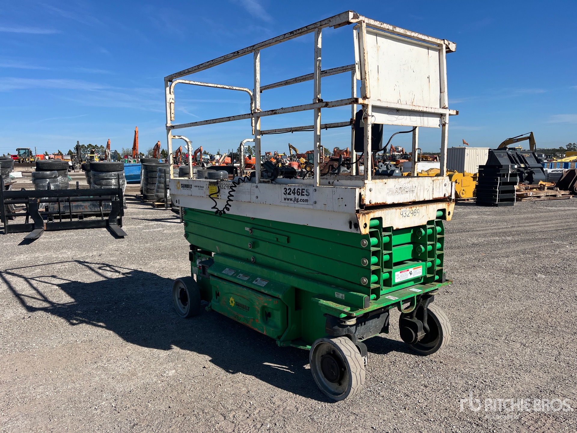 Aspect général with Image, coin avant droit