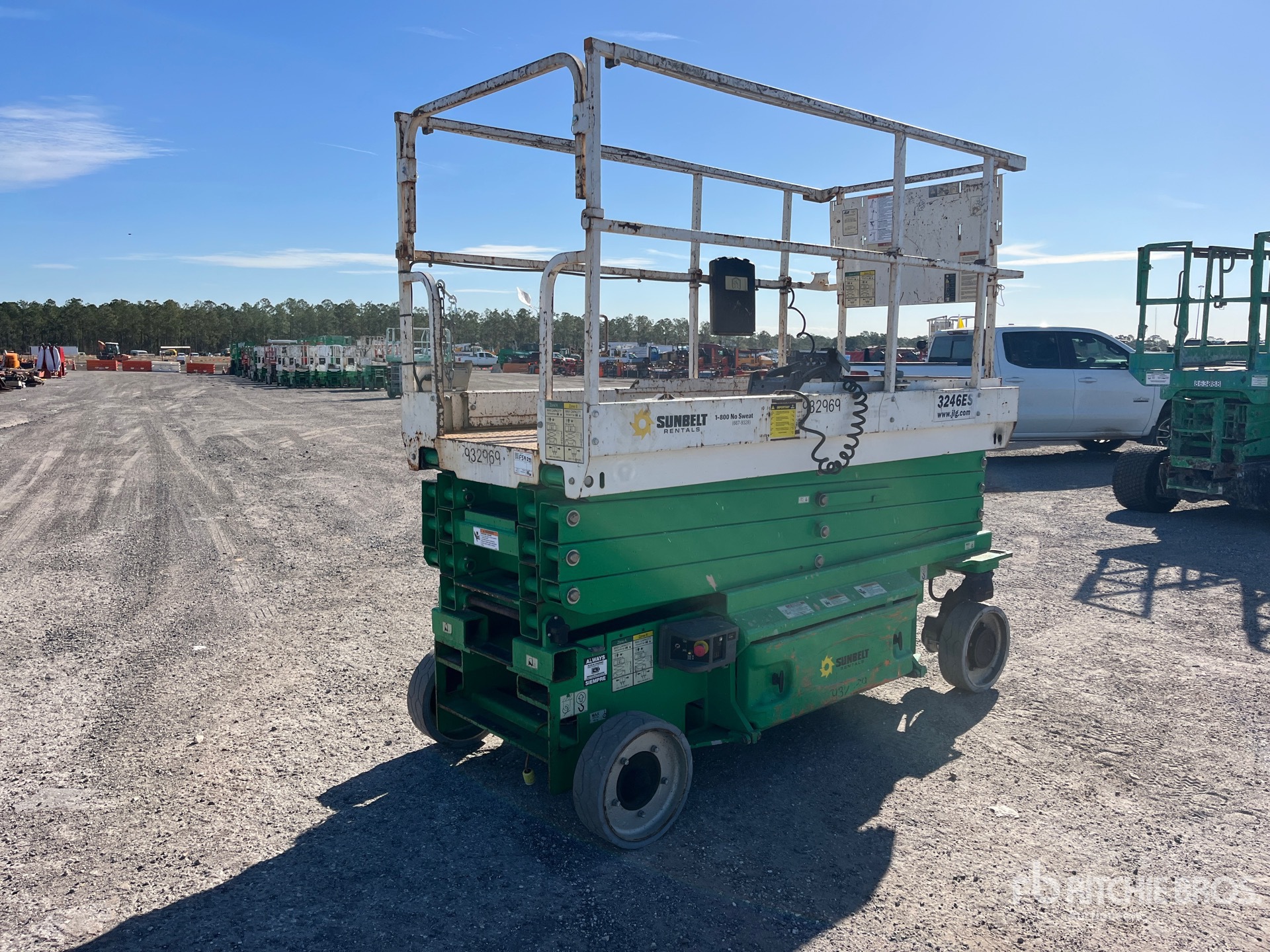 Aspect général with Image, coin arrière droit