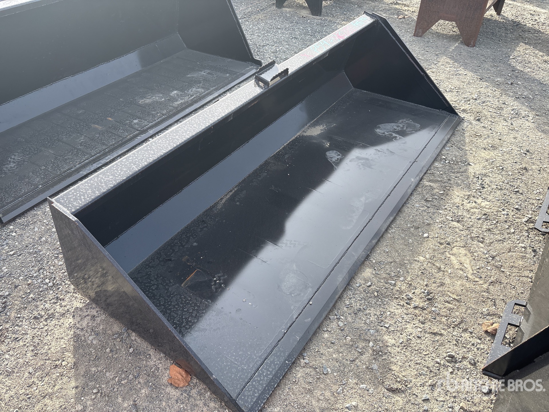 General Appearance with Bild, Ecke vorne rechts