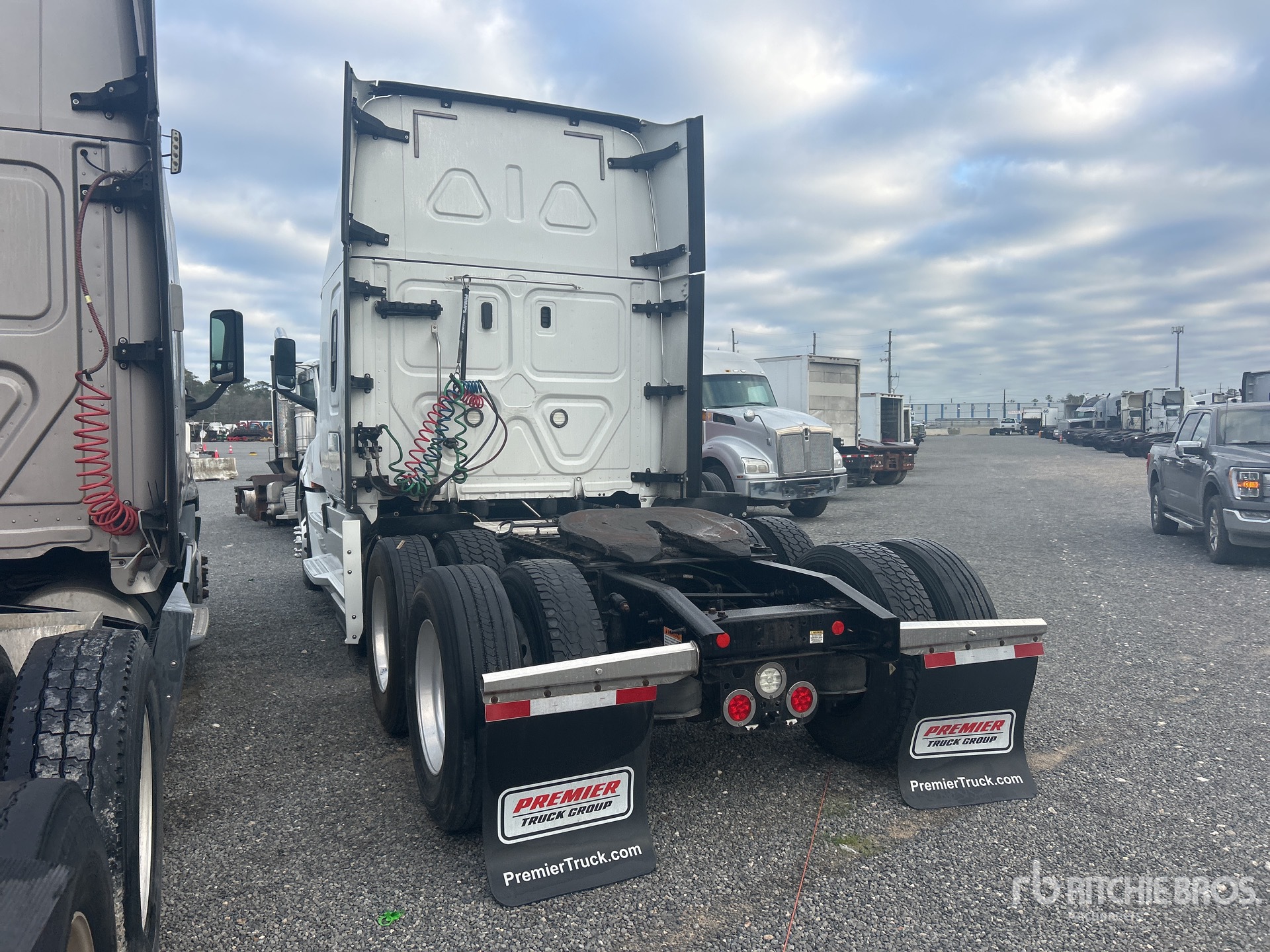 General Appearance with Foto, angolo posteriore sinistro