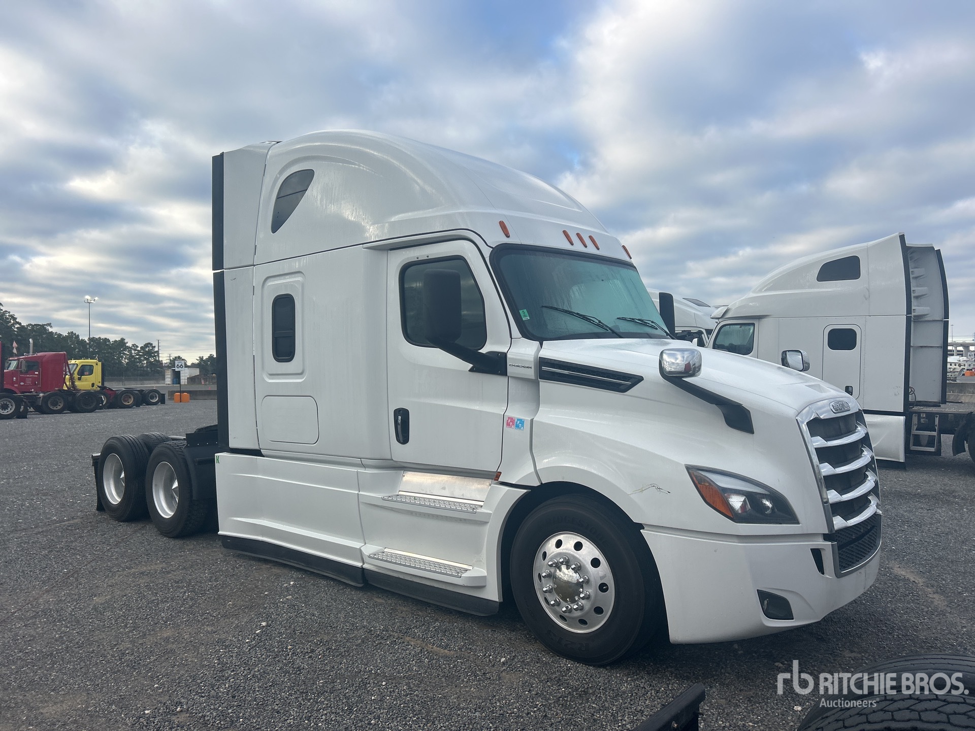 General Appearance with Foto, angolo anteriore destro