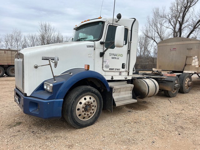 2013 Kenworth T800 6x4 T/A Day Cab Truck Tractor (Inoperable)
