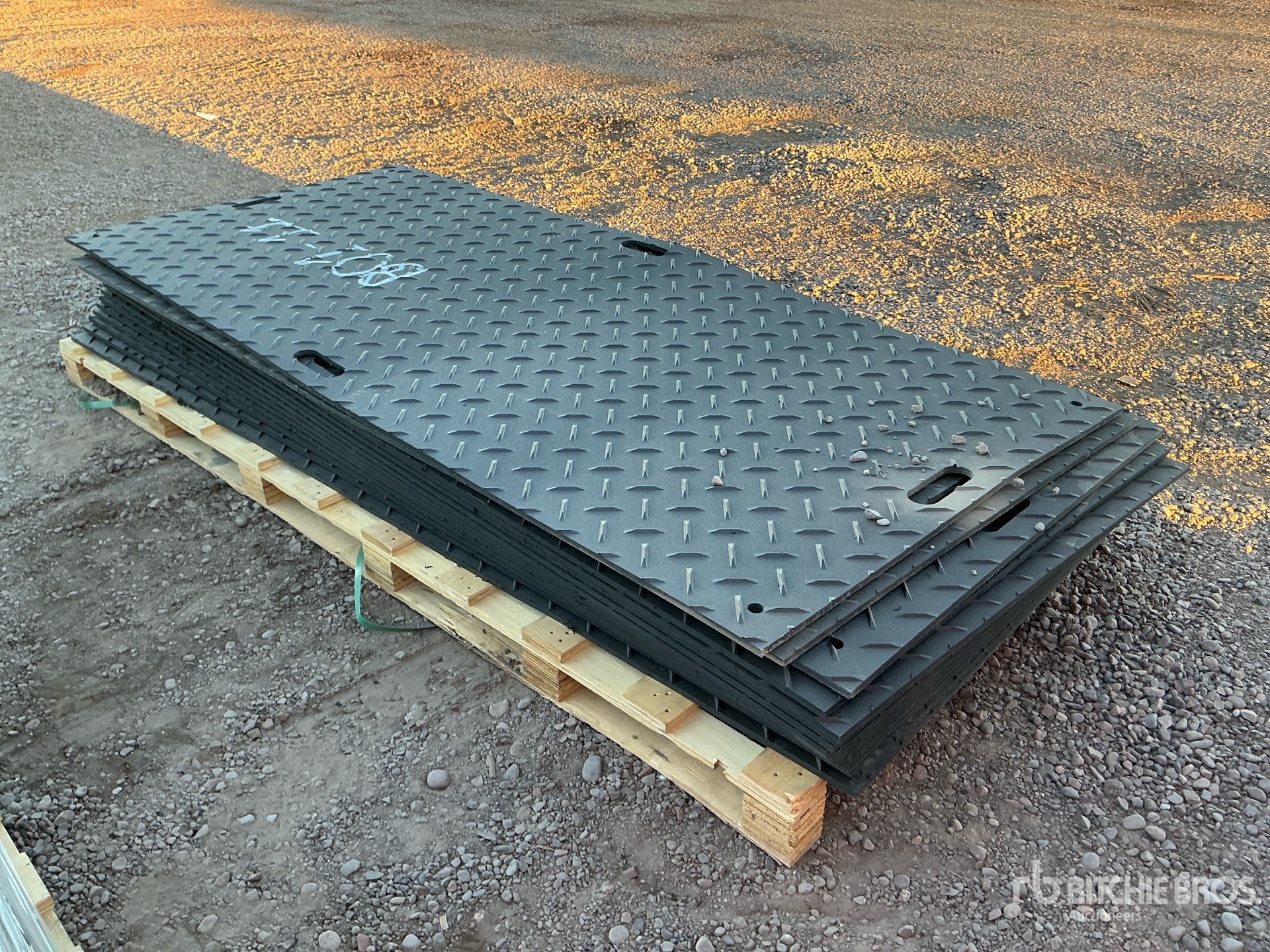 General Appearance with Foto, angolo anteriore sinistro