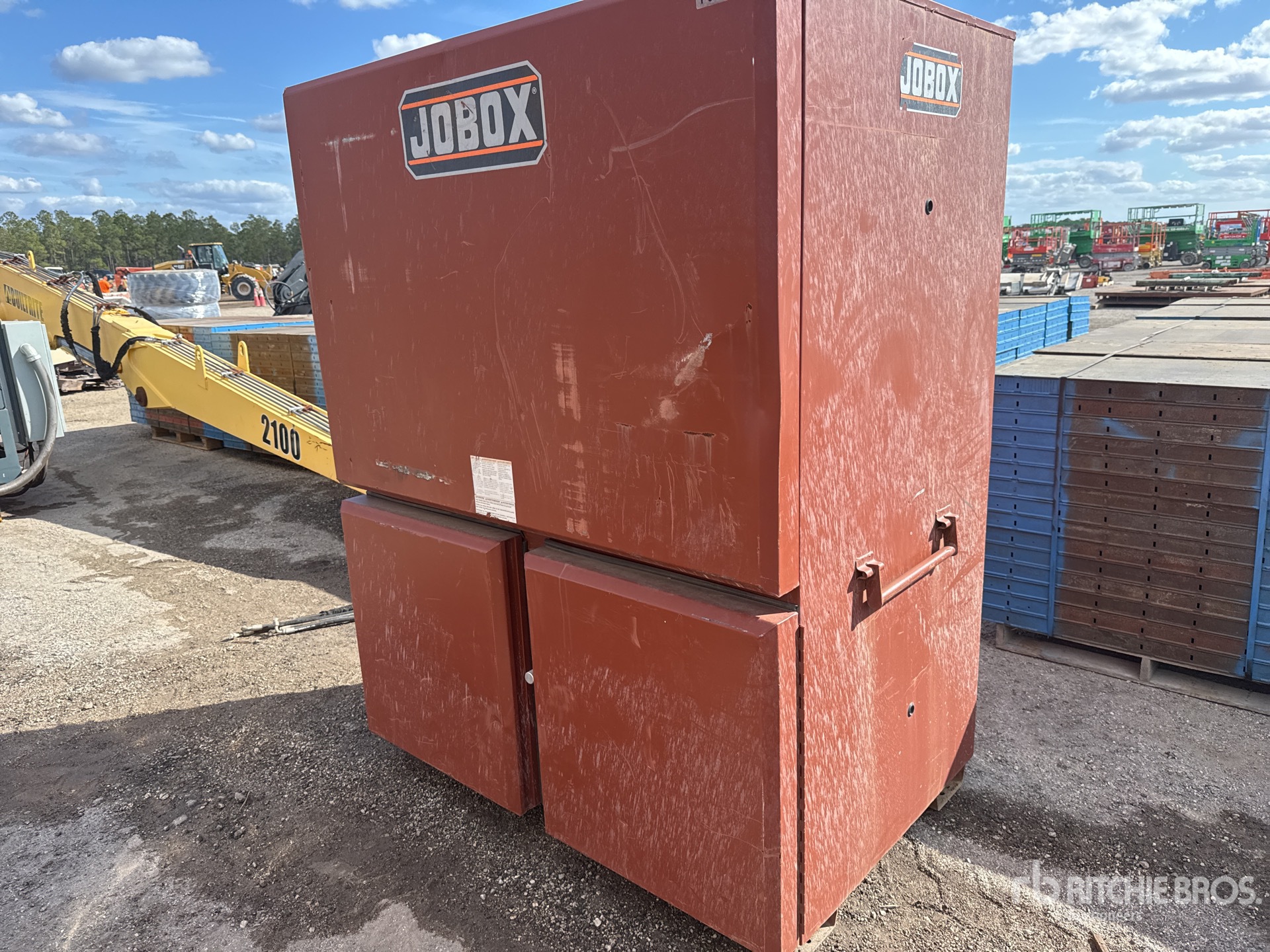 General Appearance with Bild, Ecke vorne links