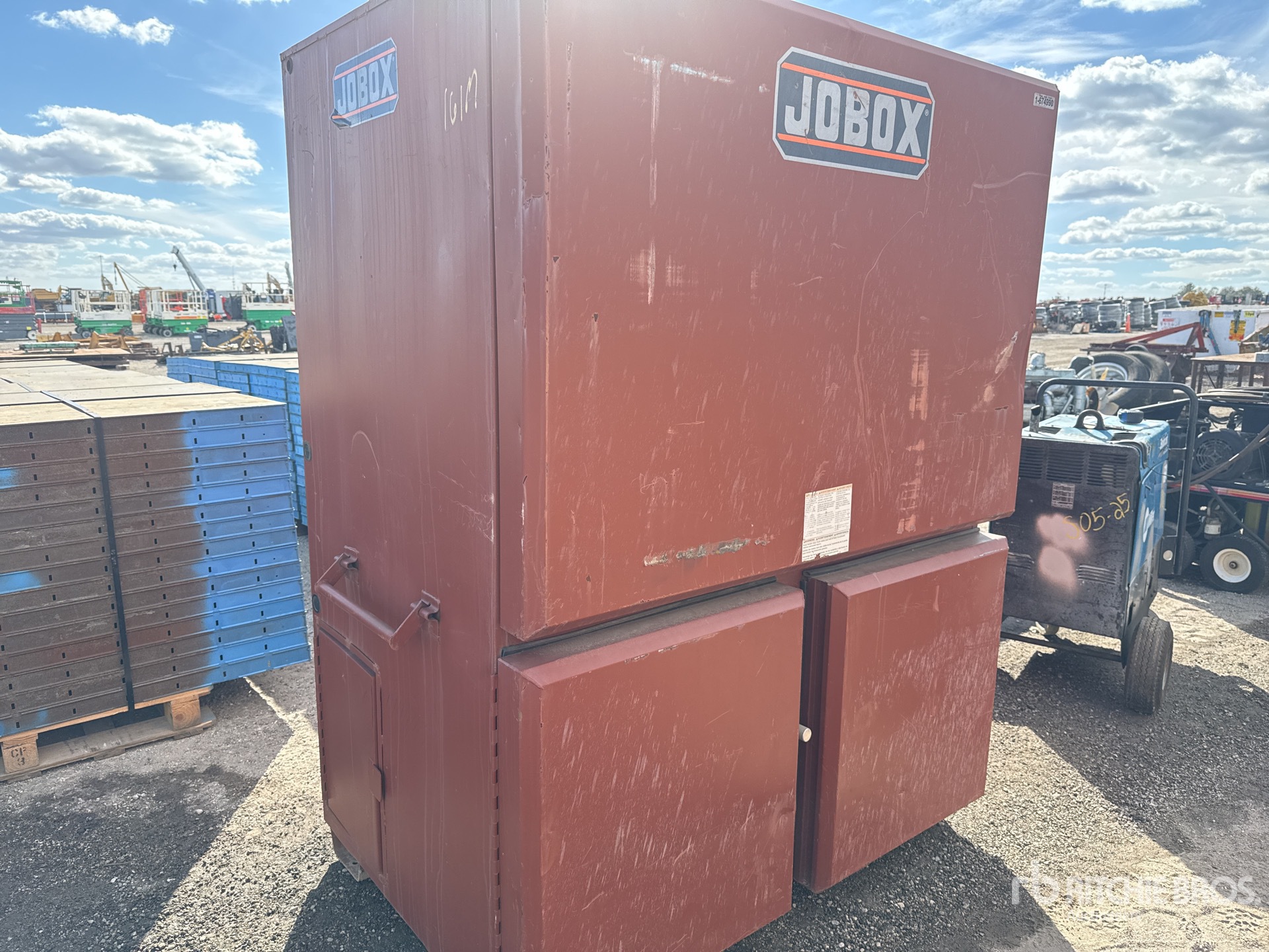 General Appearance with Bild, Ecke vorne rechts