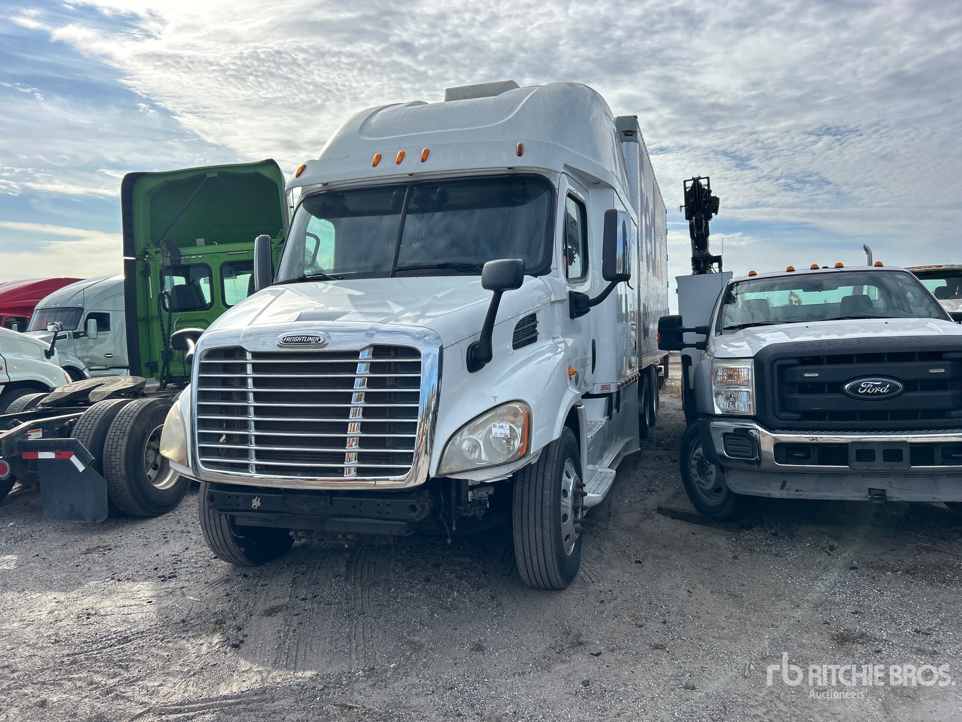 General Appearance with Foto, angolo anteriore sinistro