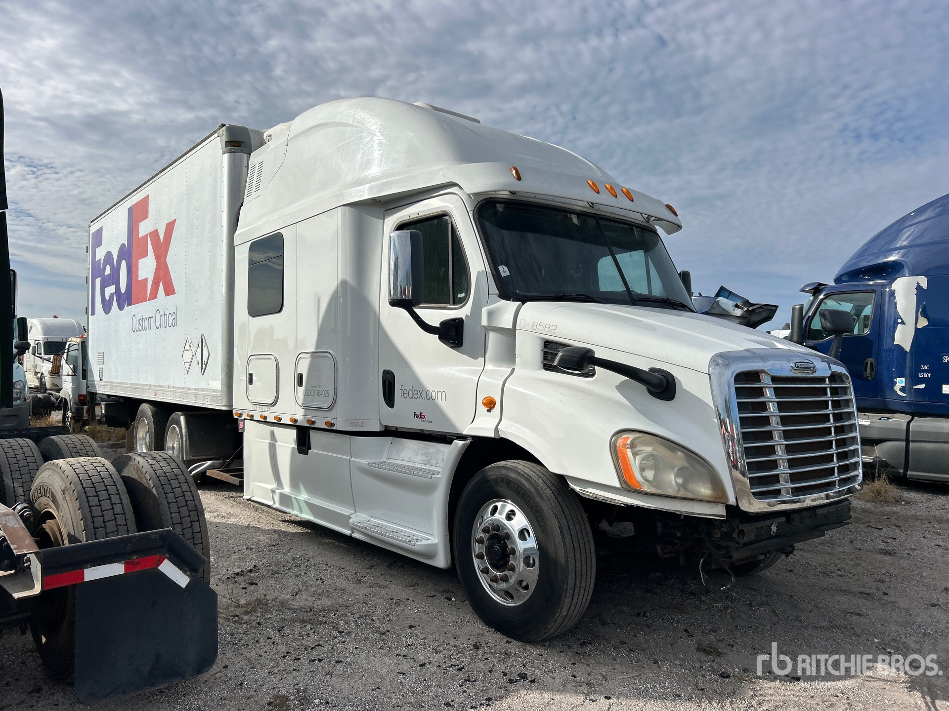 General Appearance with Foto, angolo anteriore destro