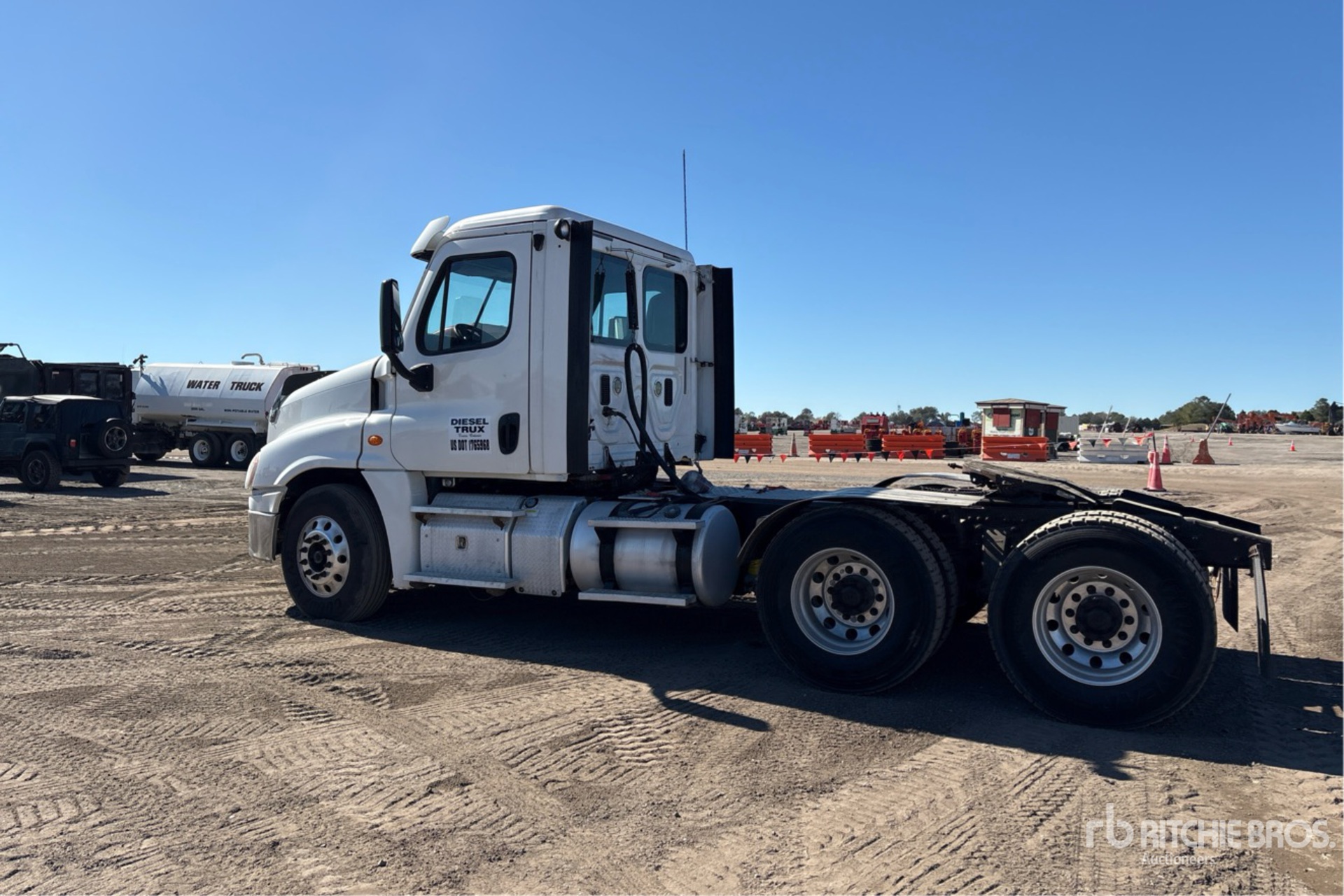 General Appearance with Foto, angolo posteriore sinistro