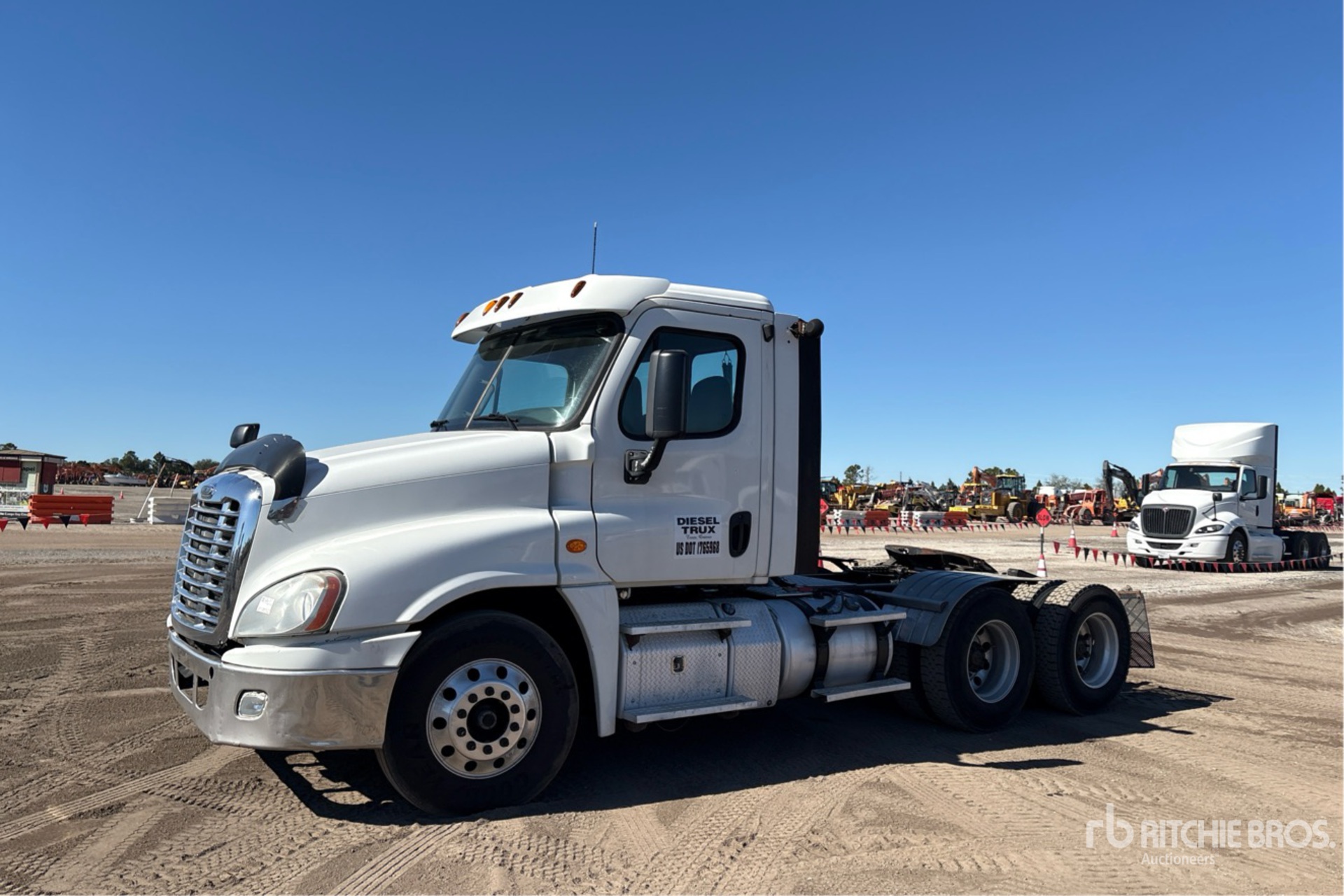 General Appearance with Foto, angolo anteriore sinistro