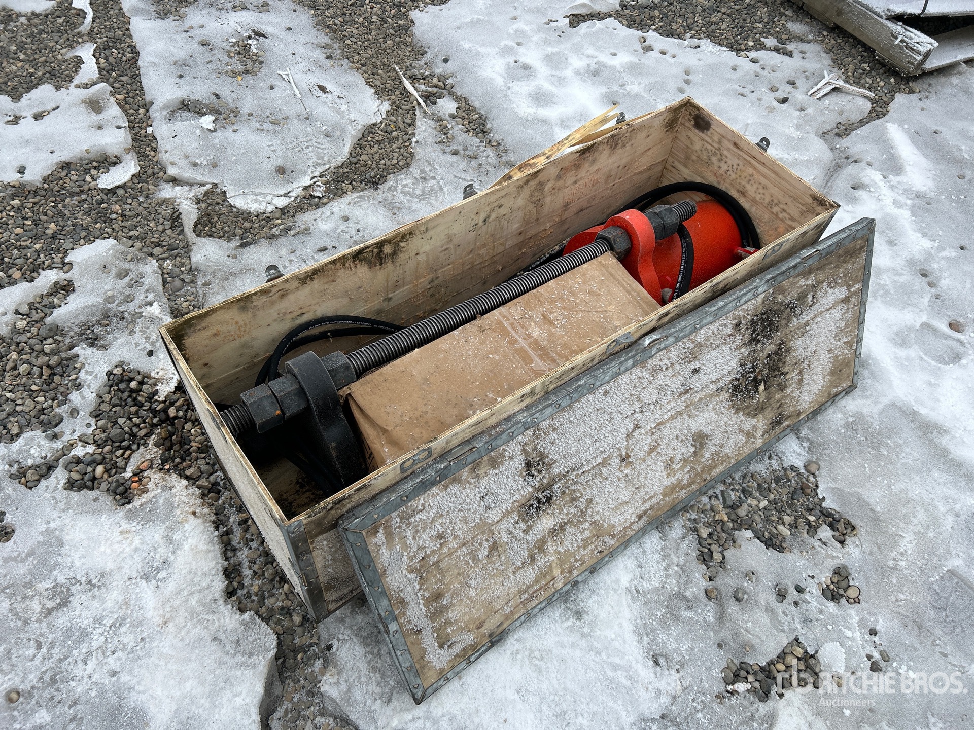 General Appearance with Bild, Ecke vorne rechts