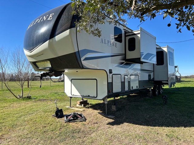 2021 Alpine Keystone 39 ft T/A Travel Trailer