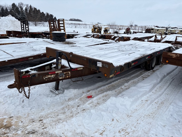 1999 Towmaster TC-20 24 ft T/A Equipment Trailer