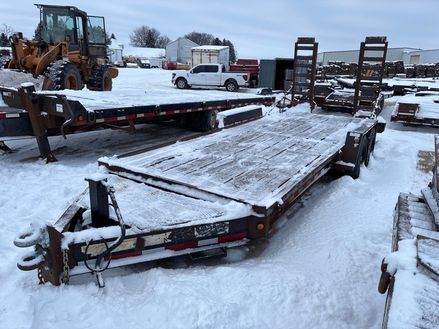 2009 Towmaster T-14DD 20 ft T/A Equipment Trailer