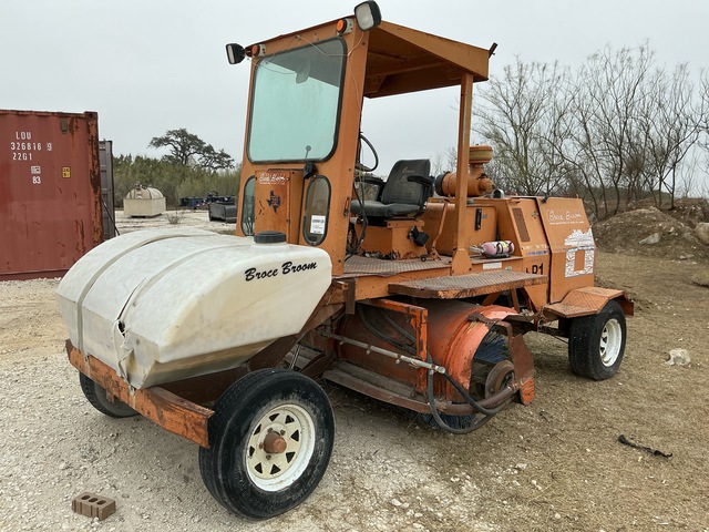 Broce RJ300 Self-Propelled Broom