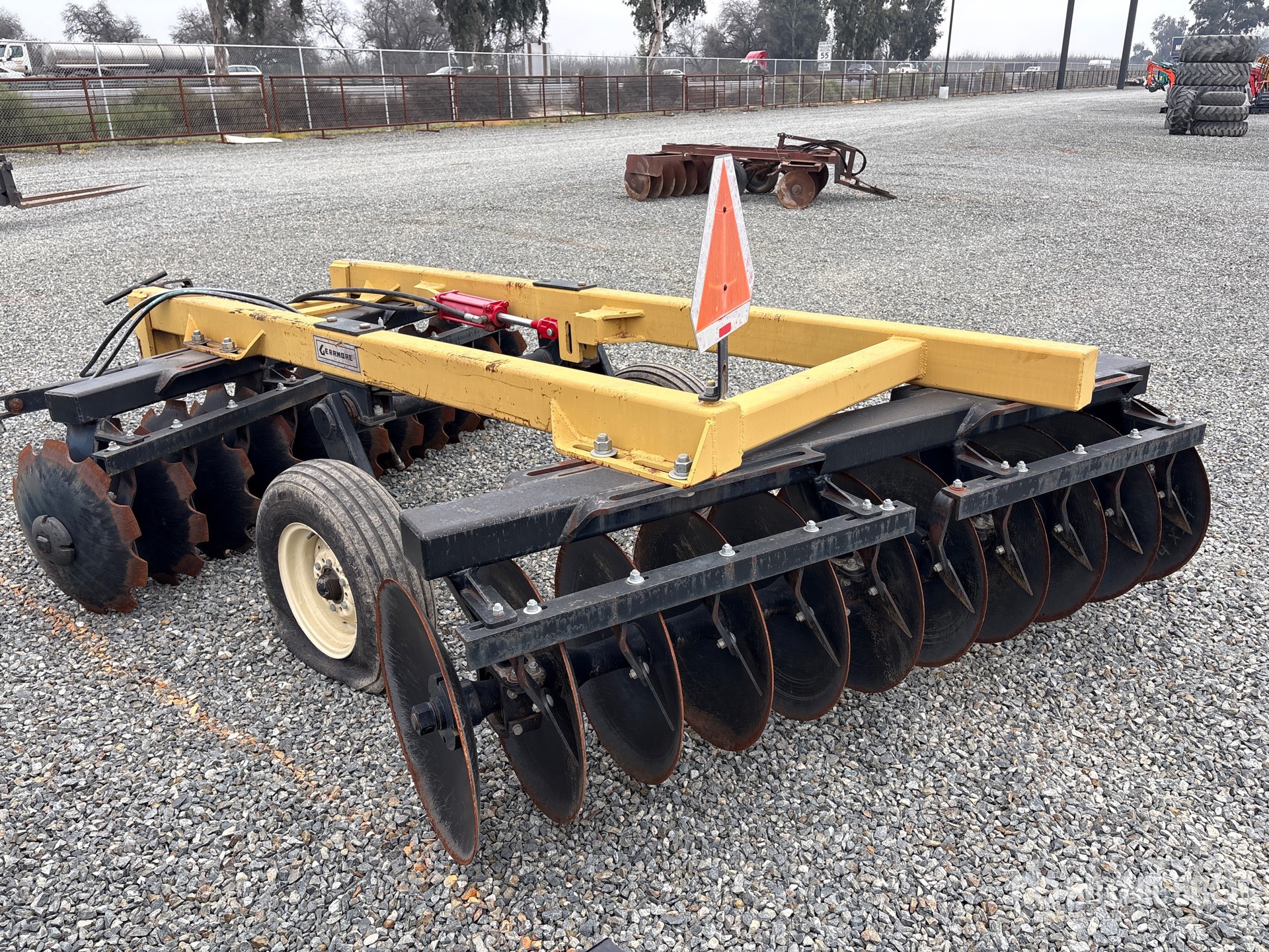 General Appearance with Bild, Ecke hinten rechts