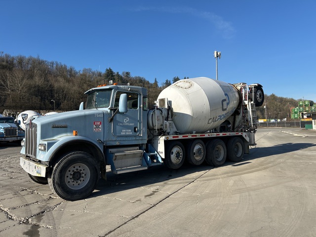 2004 Kenworth W900 12x4 Mixer Truck